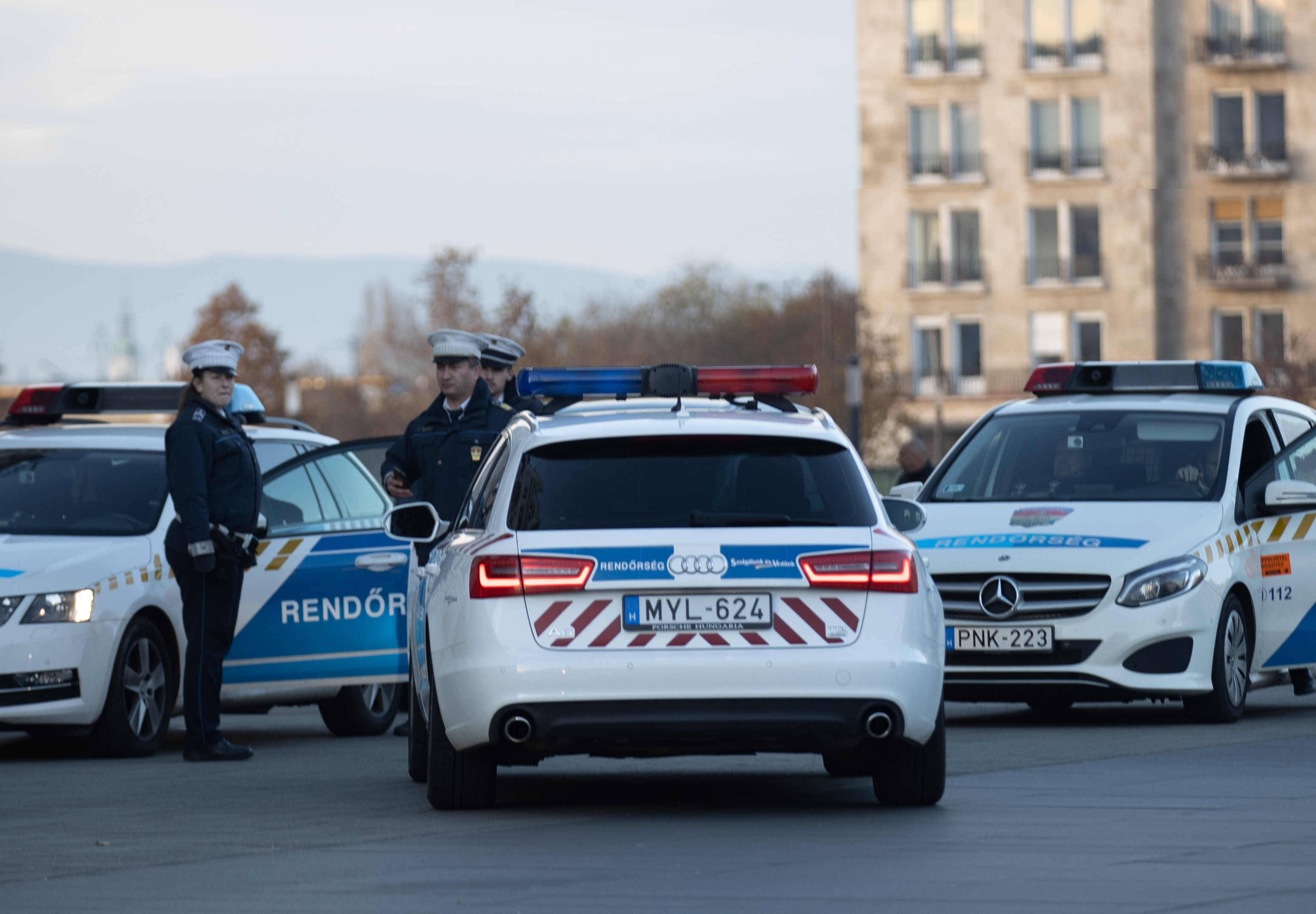 Könnygázt vetettek be az őrjöngő, budai horrornyugdíjas ellen