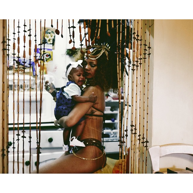 Rihanna imprezuje na Barbadosie