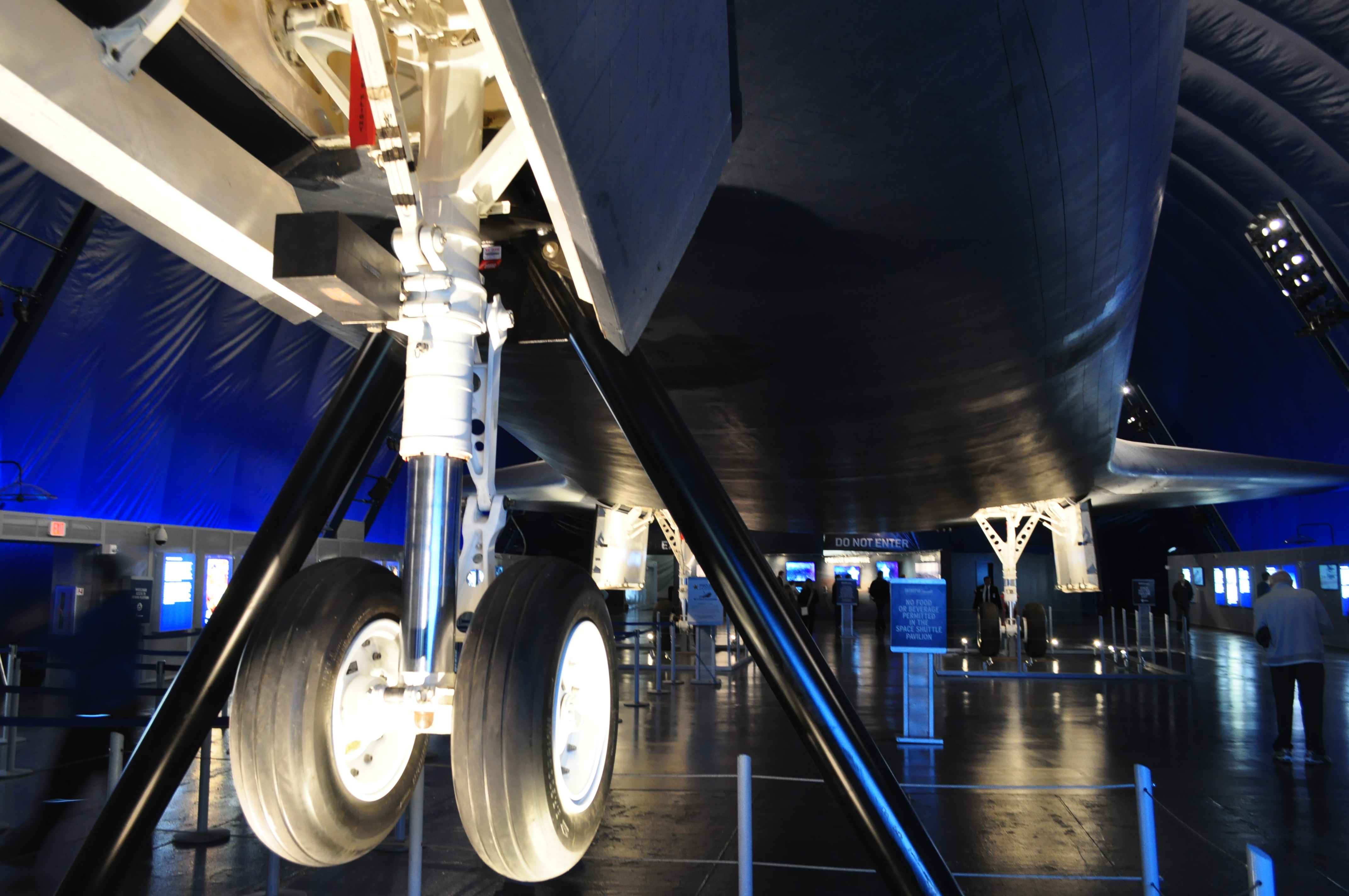 Wahadłowiec przetransportowano do Nowego Jorku przy użyciu boeinga 747