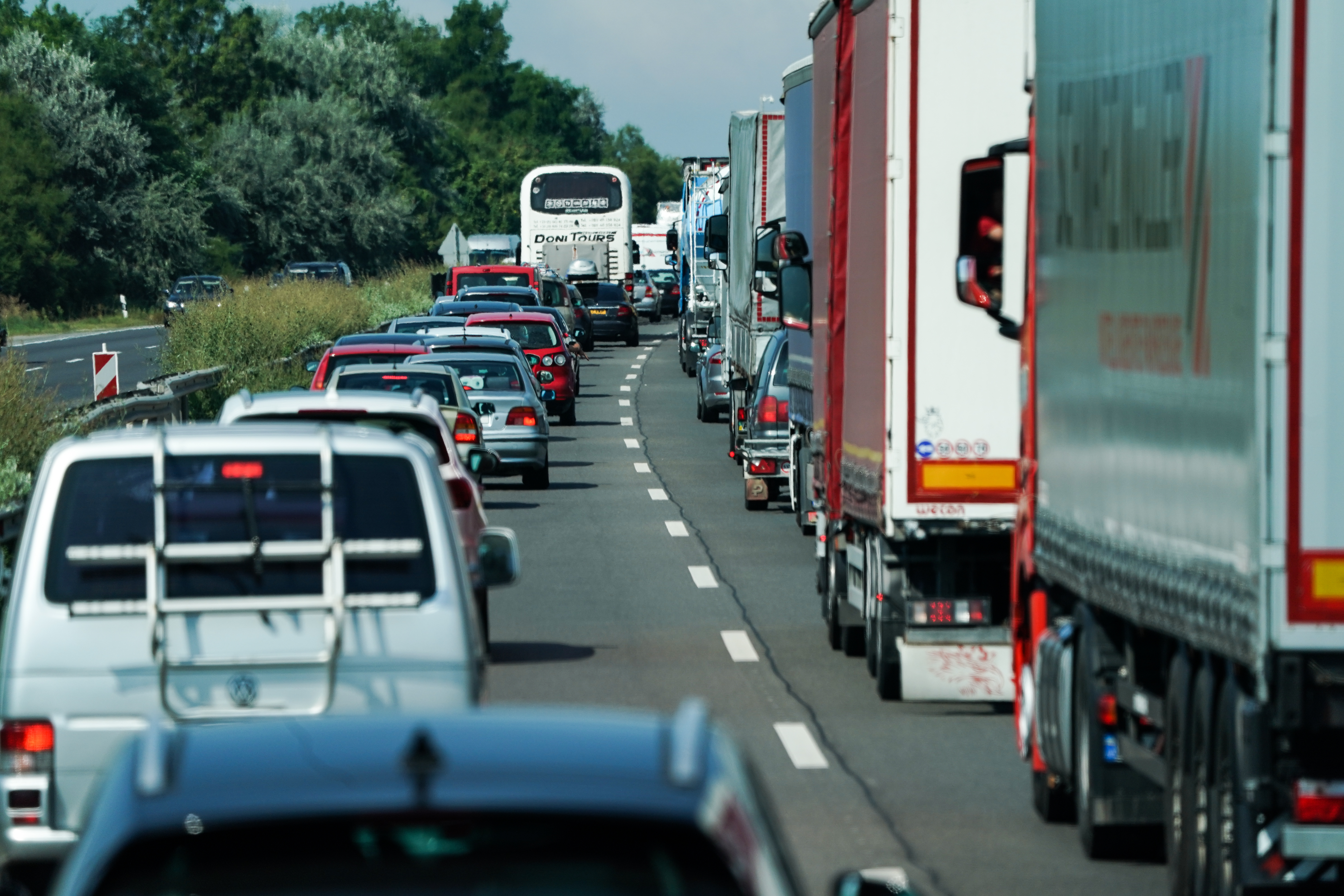 Tömegkarambol történt az M3-ason