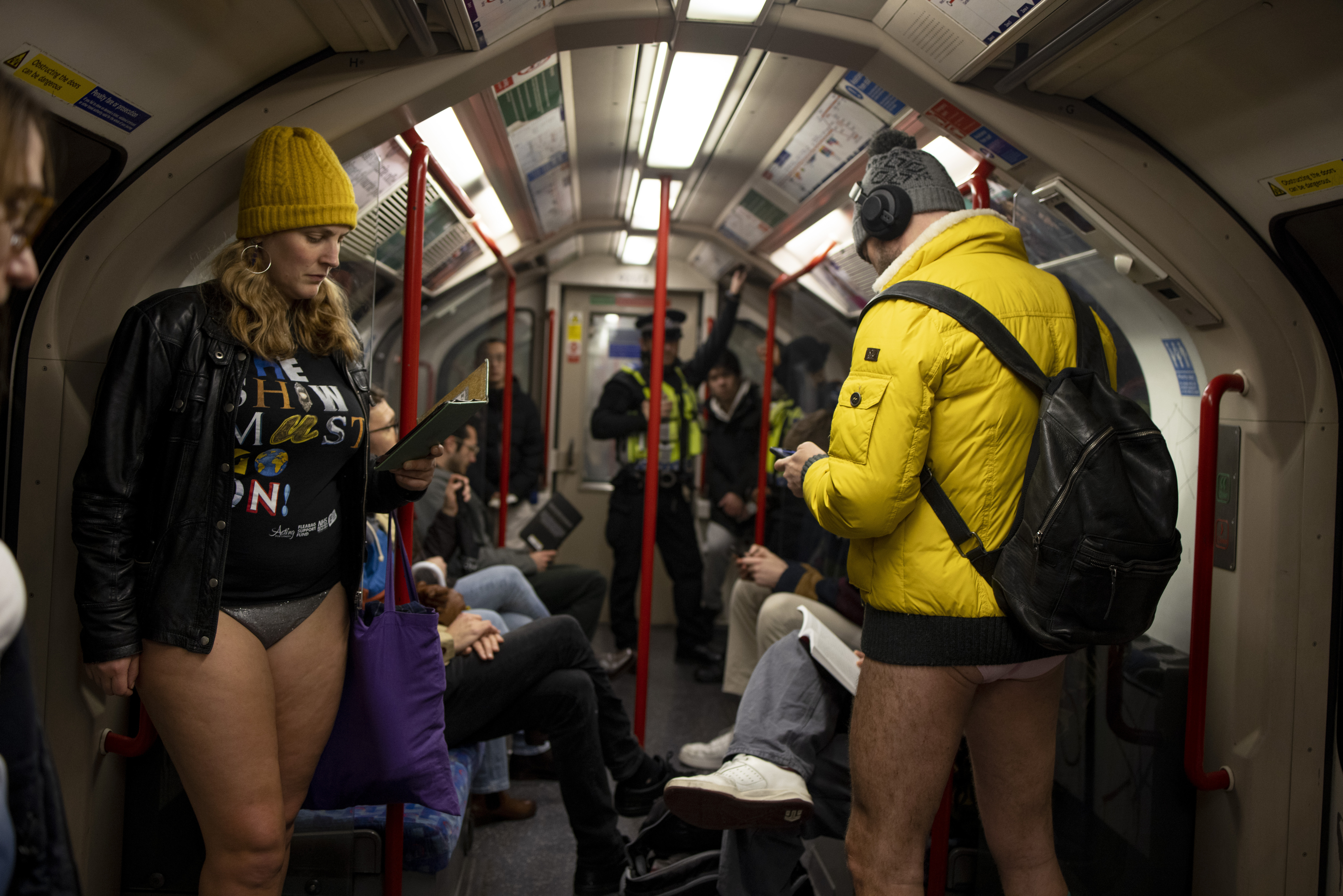 Nadrág nélküli emberek lepték el a londoni metrót – Fotók
