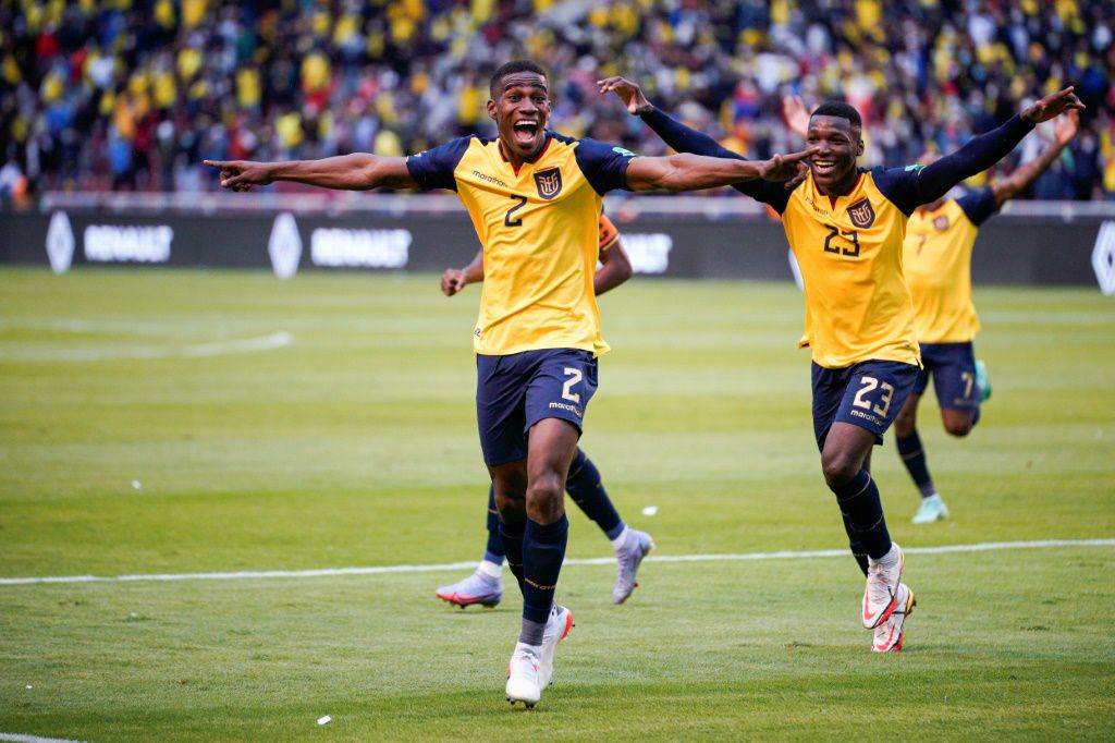 Ecuador urged to \'stay strong\' as rare World Cup qualification nears
