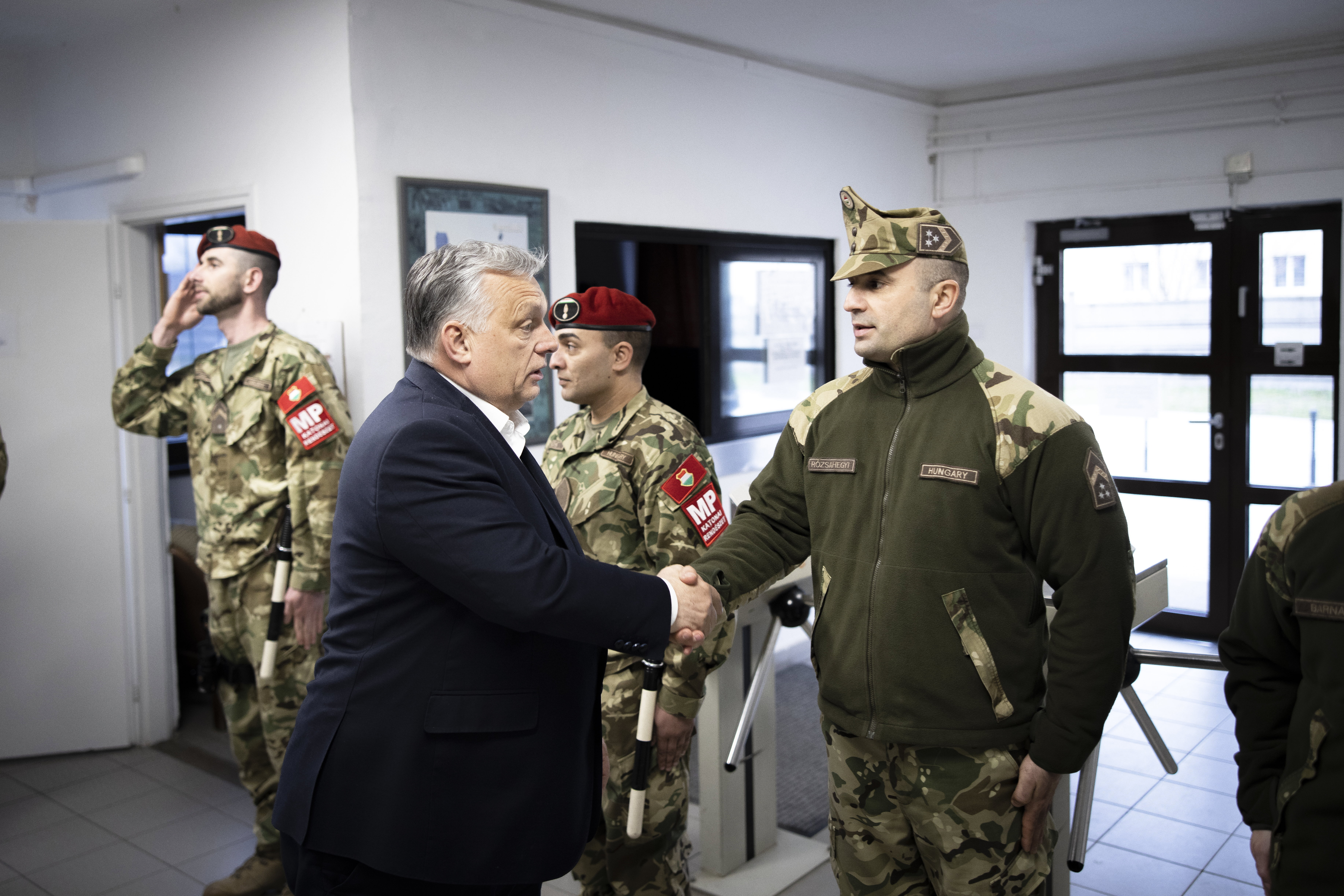 Orbán Viktor: „Mi, magyarok a béke mellett vagyunk, de szárazon kell tartani a puskaport”