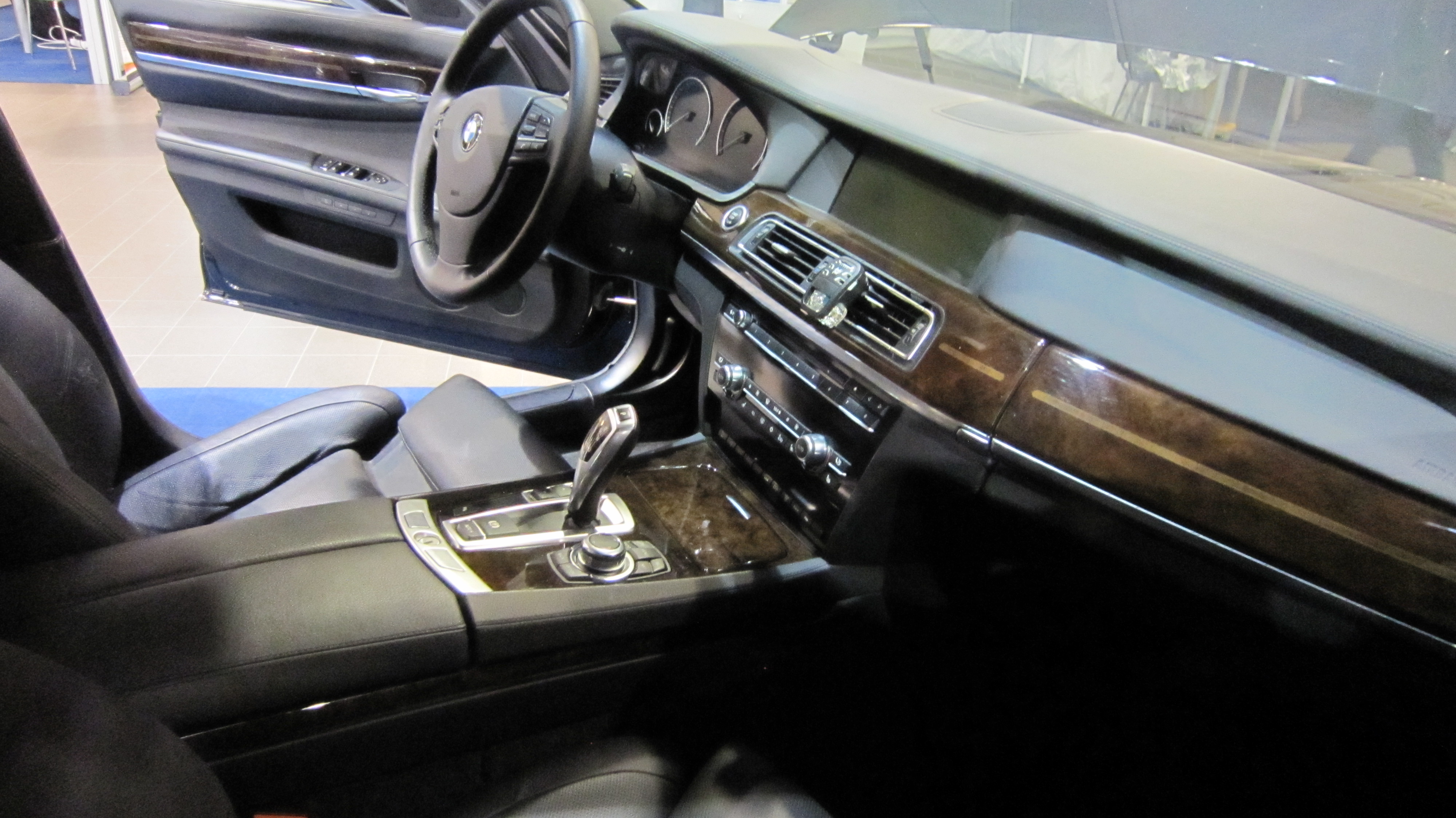 Samochód BOR - BMW 760Li High Security