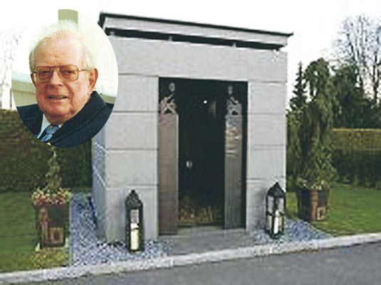 Magyar ügyvéd lopatta el Flick úr maradványait: 2,3 milliárdot követeltek a hullarablók