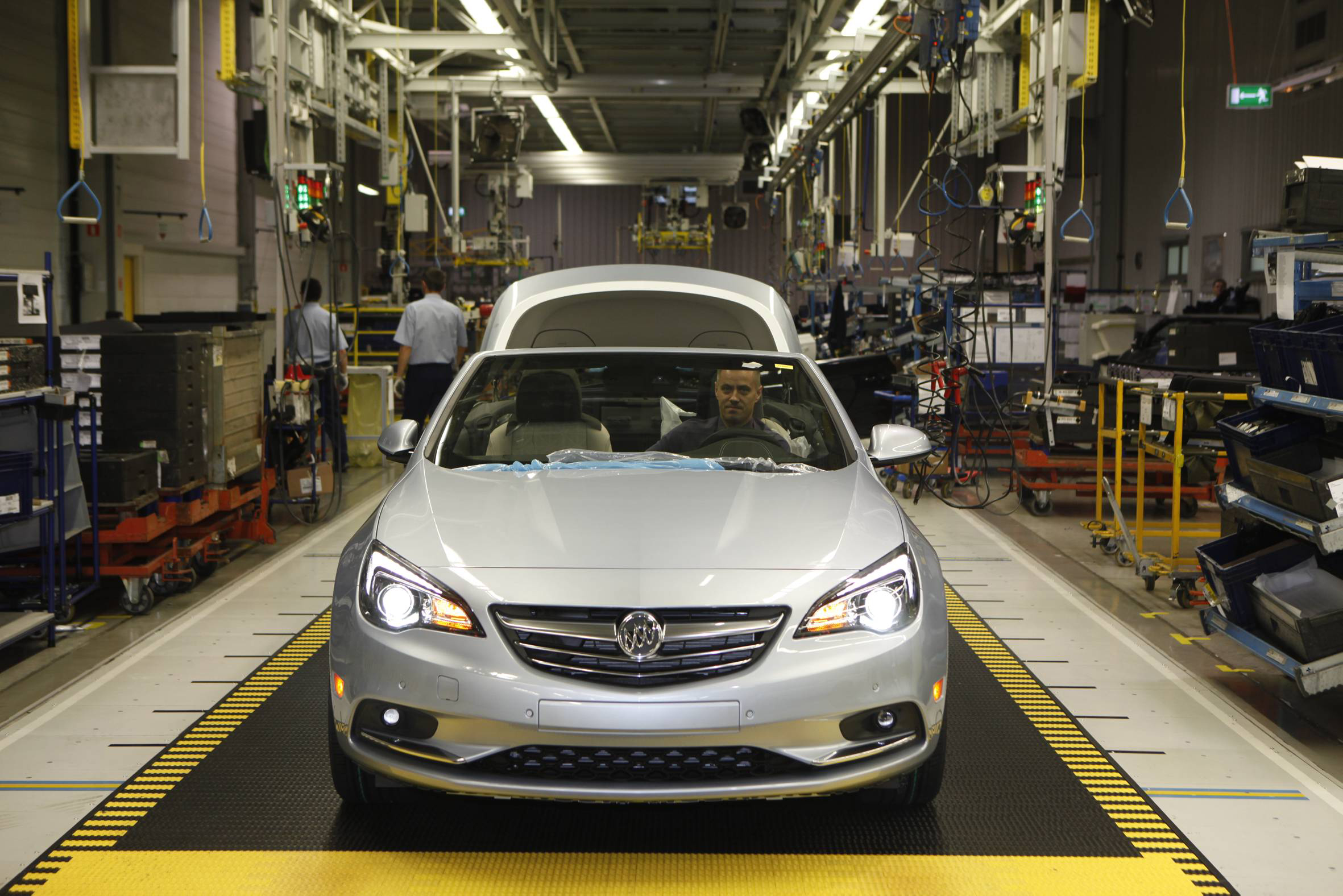 <em> - Jesteśmy zadowoleni z tego, że samochody z Gliwic są doceniane na całym świecie. Buick cascada jest nie tylko kolejnym dowodem wszechstronnego doświadczenia polskiego zespołu, ale także potwierdzeniem atrakcyjności projektowanych przez GM światowej klasy samochodów, które produkujemy w Gliwicach</em> - powiedział Andrzej Korpak, dyrektor zarządzający GM Manufacturing Poland.