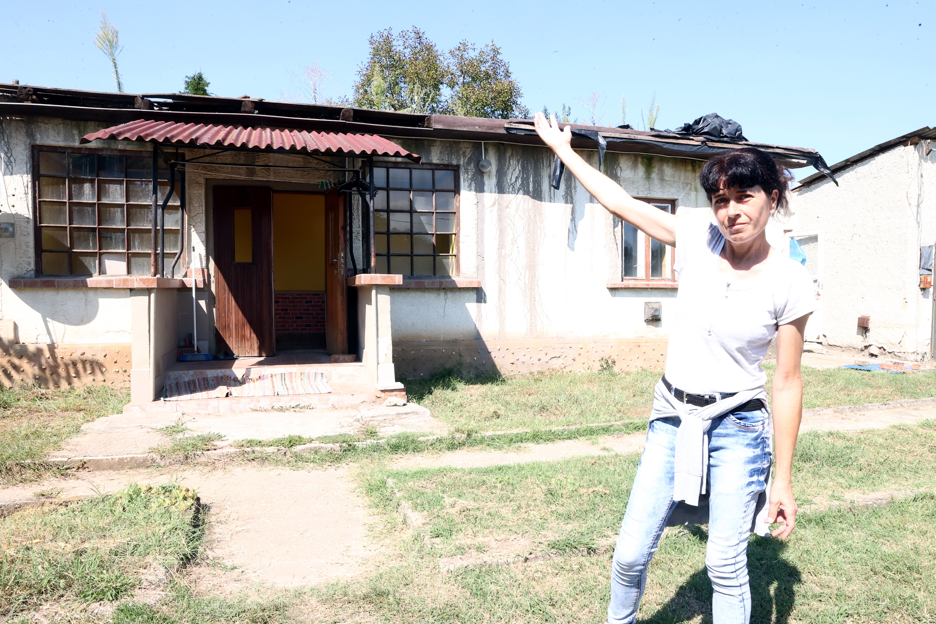 Ledőlt a kémény, vitte a tetőt, nem fizet a biztosító: 13 fokban vészelte át a telet Tünde a nyári konyhában