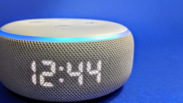 Amazon Echo Dot 3 mit Uhr, Timer und Temperatur im Test | TechStage