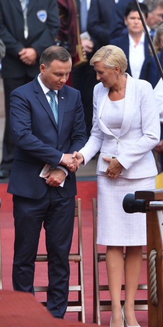 ... do efektu WOW, który robiła stylizacja prezydentowej i tak było mu daleko. Zgadzacie się?