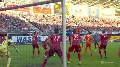 Piast - Bruk-Bet (2:0): Goście w swojej najlepszej okazji na zdobycie kontaktowego trafienia! Jednak Szeligę zatrzymuje Szmatuła