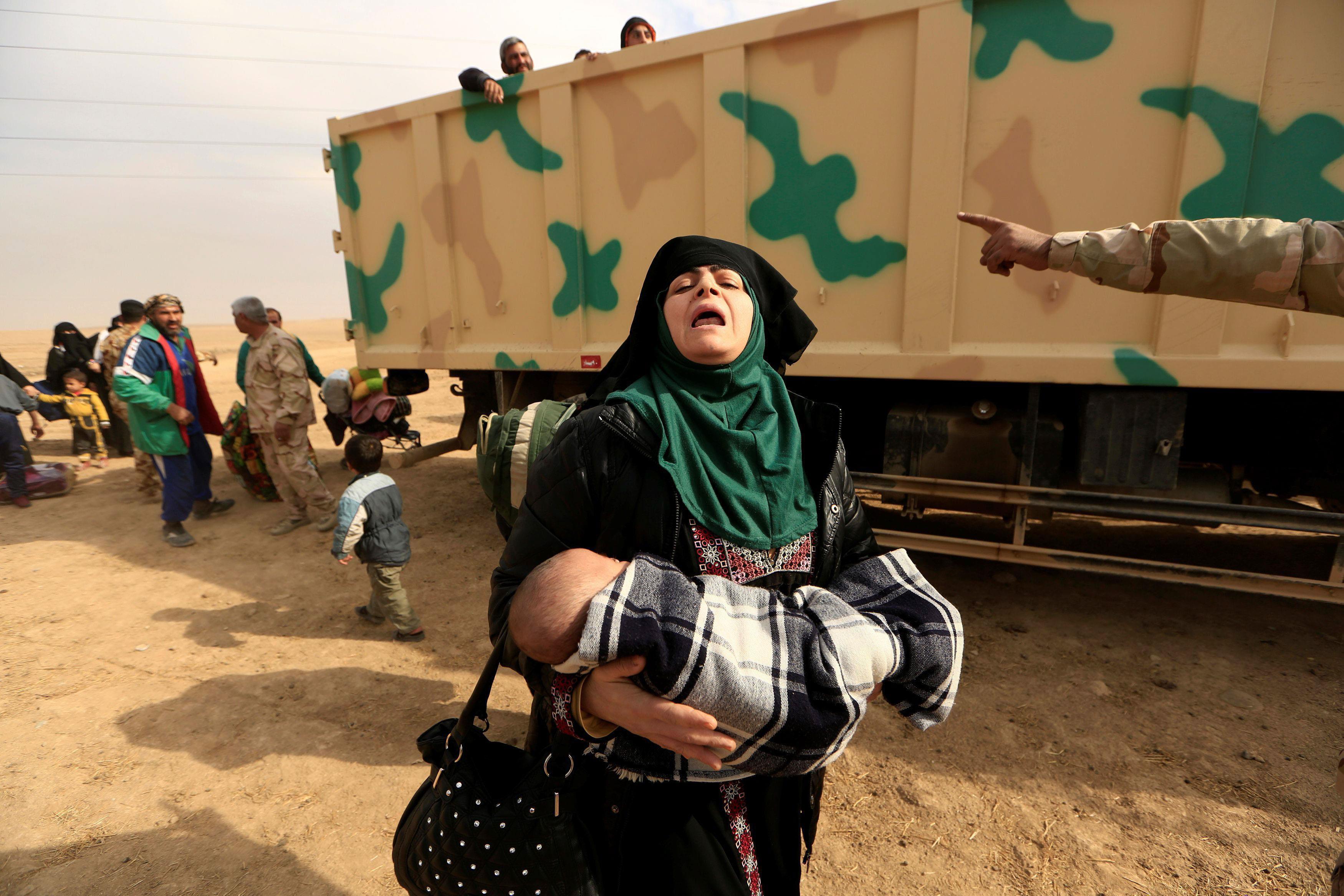 A woman fleeing fighting between the Islamic state and Iraqi army in Intisar district of eastern Mos