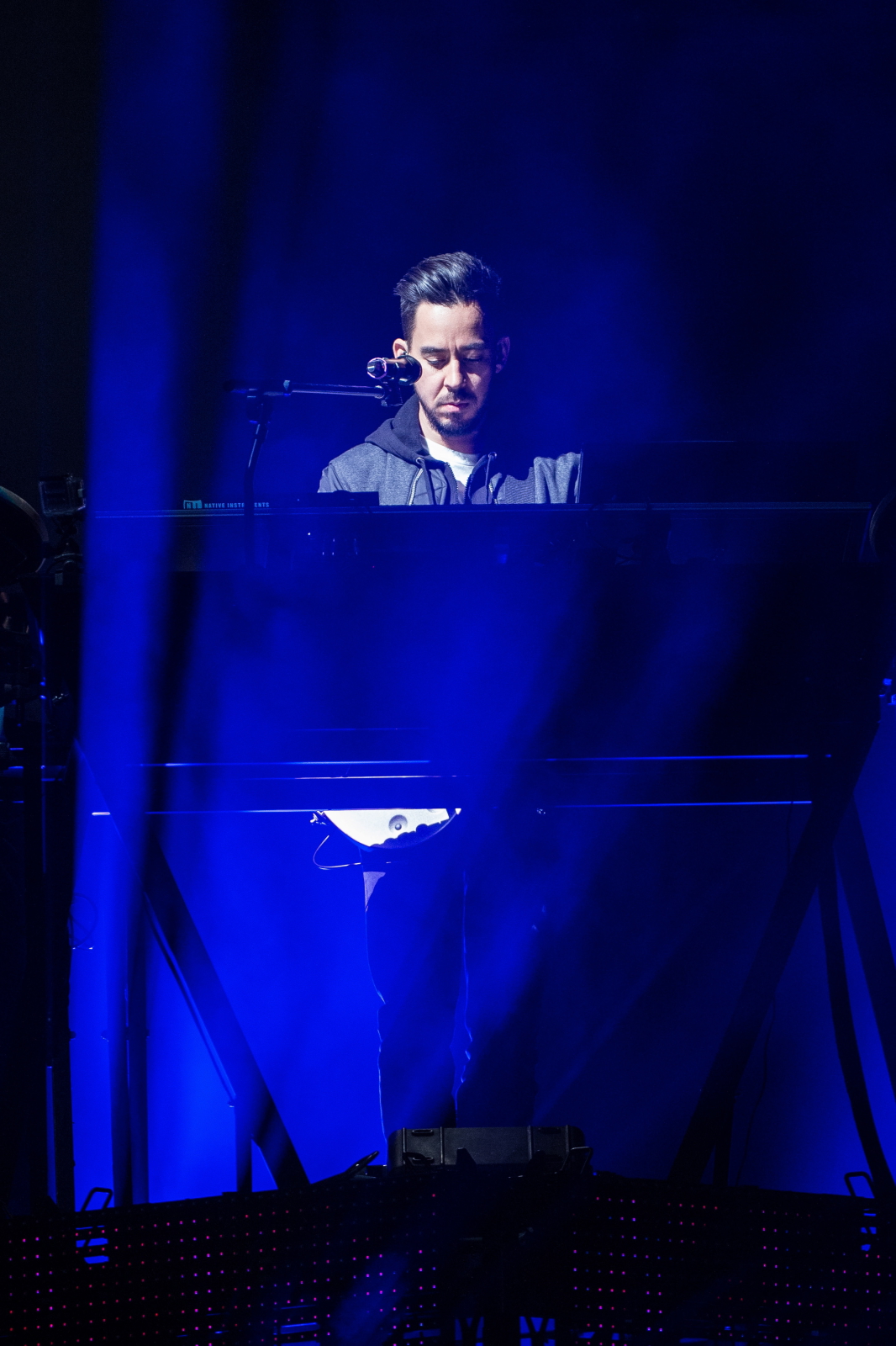 Mike Shinoda podczas koncertu we Wrocławiu