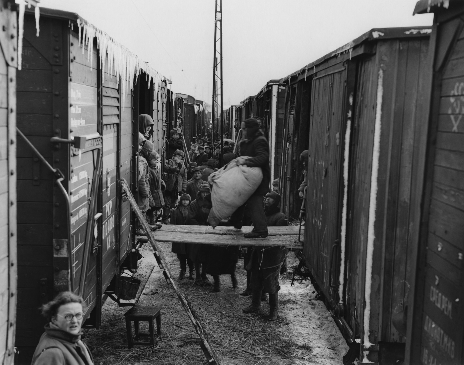1946