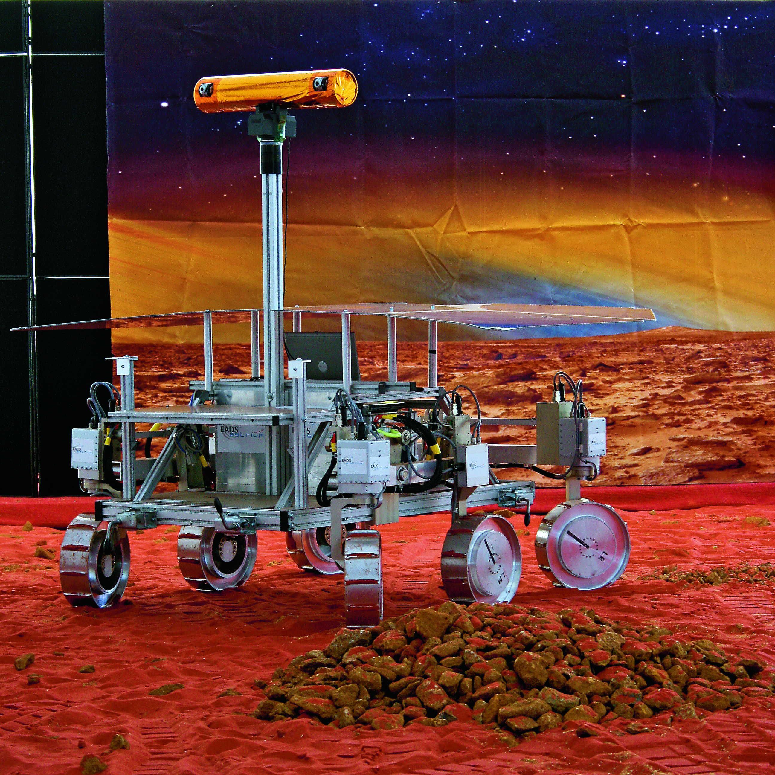 Prototyp marsjańskiego łazika Europejskiej Agencji Kosmicznej (ESA) według projektu z 2009 r. Urządzenie ma szukać śladów życia na Marsie.