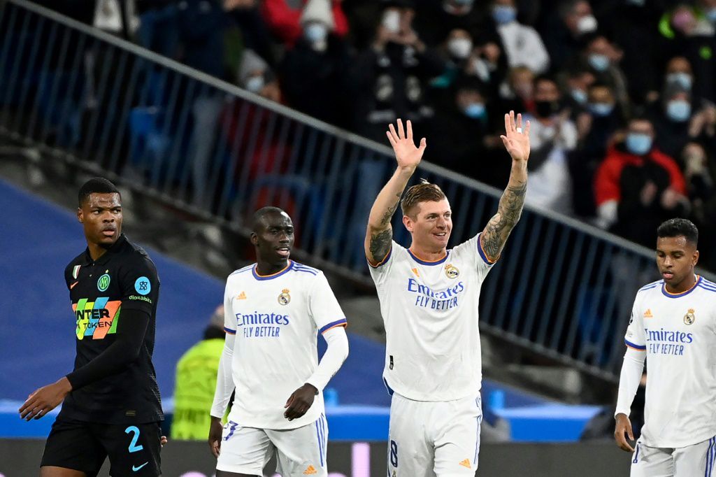 Real Madrid dispatch 10-man Inter to go through top of the group
