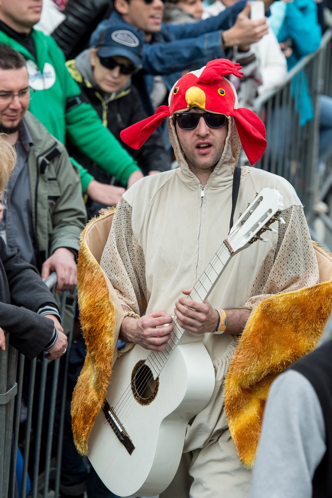 Gitarzyści gromadzili się na wrocławskim Rynku od rana. Próba bicia rekordu odbyła się po godzinie 16. Wyniki przekazał ze sceny prezydent Wrocławia Rafał Dutkiewicz oraz pomysłodawca imprezy muzyk Leszek Cichoński.