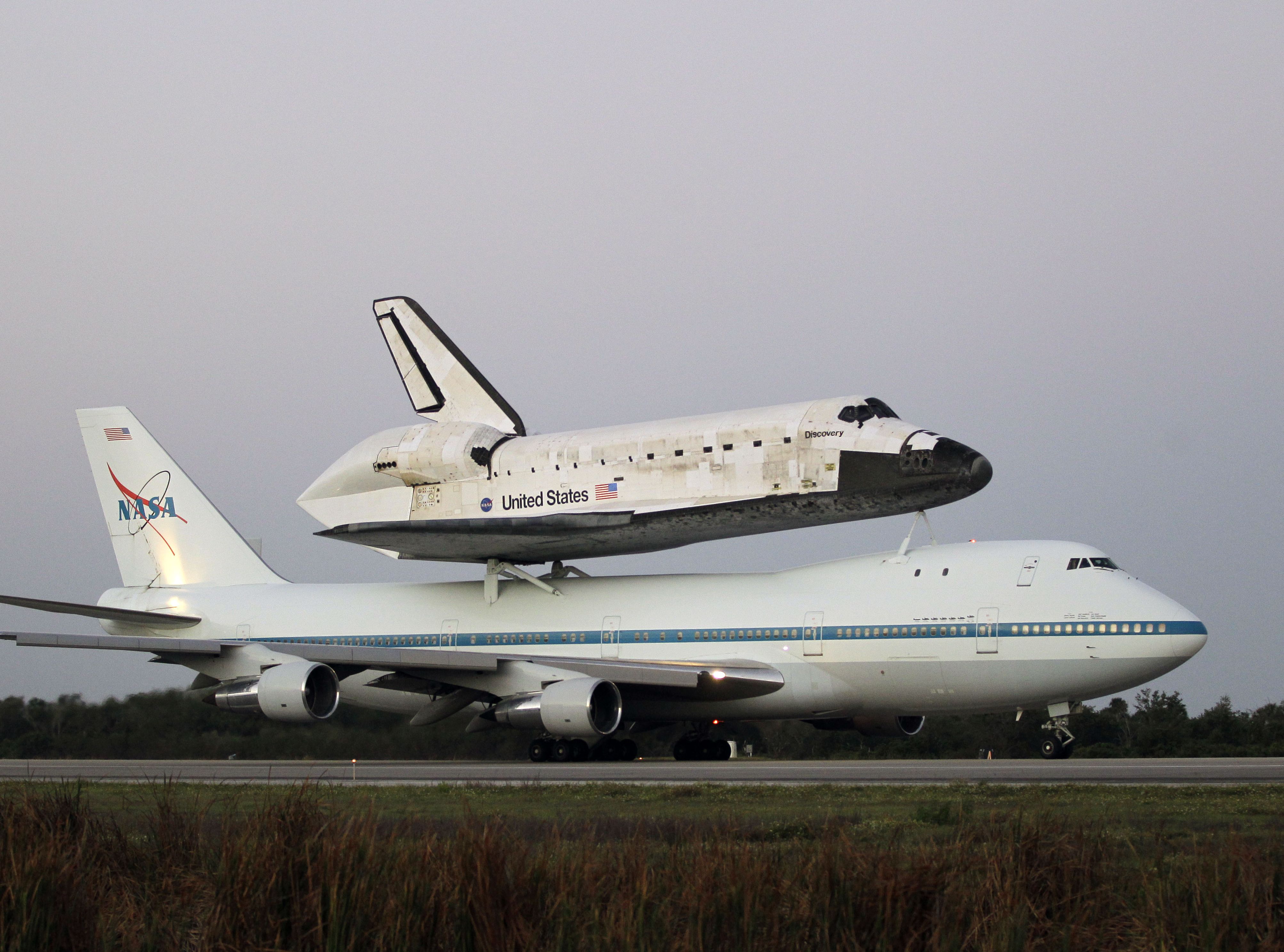 Używany przez NASA od 1984 roku Discovery będzie jednym z eksponatów Steven F. Udvar-Hazy Center w Chantilly w stanie Wirginia. Placówka ta stanowi część Narodowego Muzeum Lotnictwa i Kosmonautyki, prowadzonego przez Smithsonian Institution