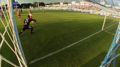 Wisła P. - Korona (3:0): Instynktowna obrona Hamrola! Bramkarz broni uderzenia Vareli z kilku metrów