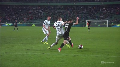 Legia - Cracovia (1:0): Jędrzejczyk faulował w polu karnym, ale "jedenastki" nie podyktowano! Sędzia wychwycił wcześniej spalonego