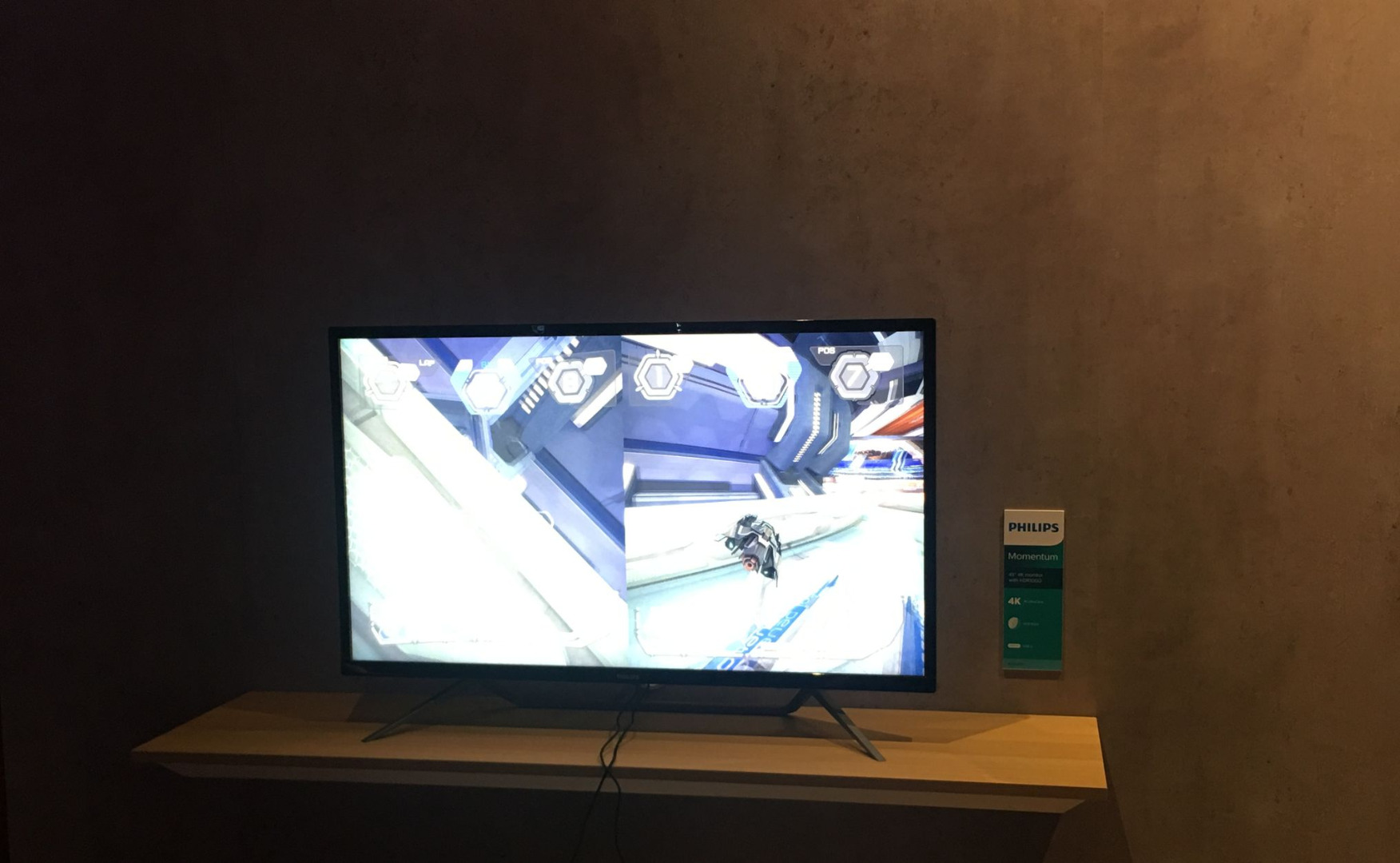 Zamiast telewizora można kupić szybki komputerowy monitor o rozdzielczości 4K i przekątnej 49 cali