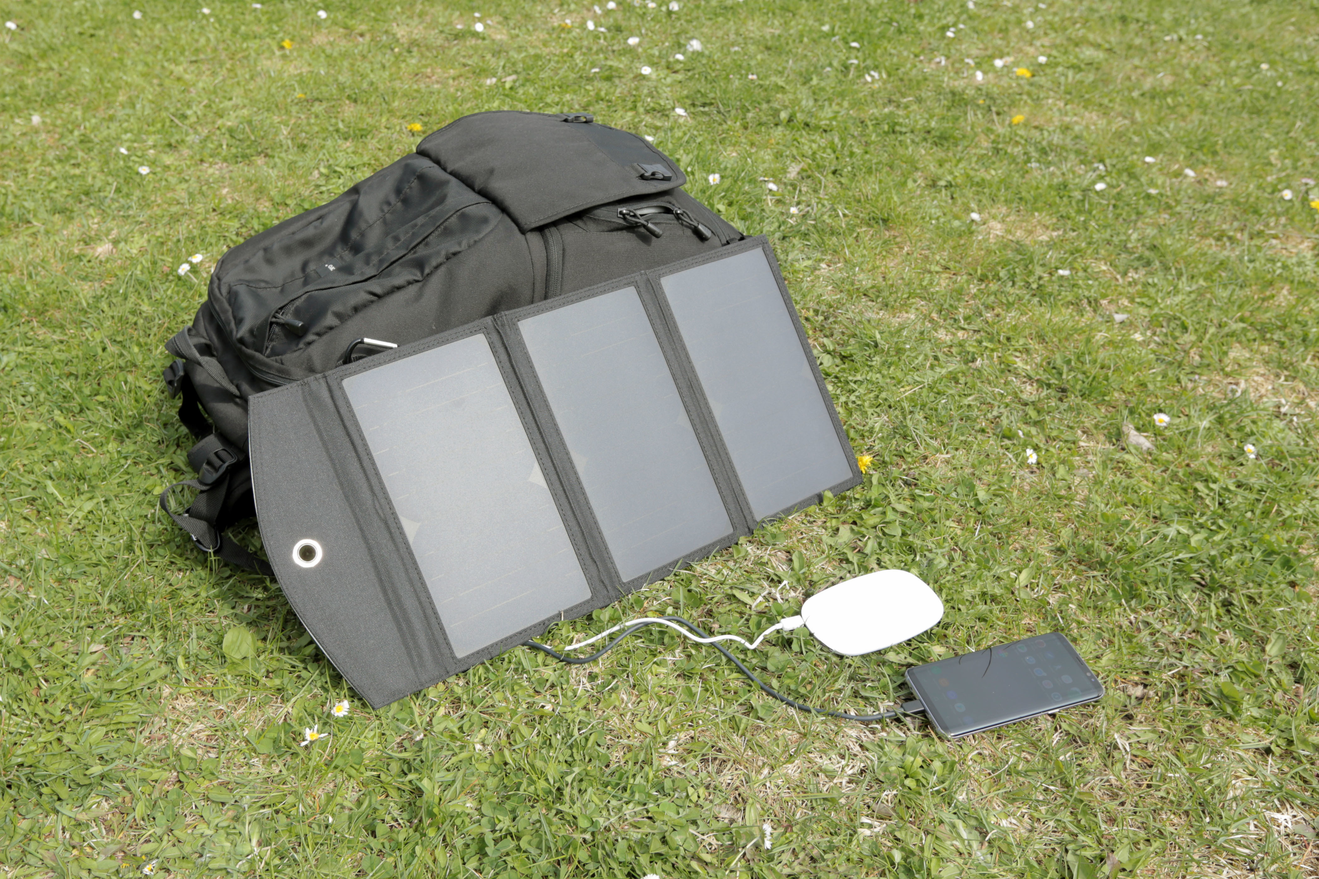 Solar-Panel und Powerbank in Kombination: die beste Lösung für Unterwegs.