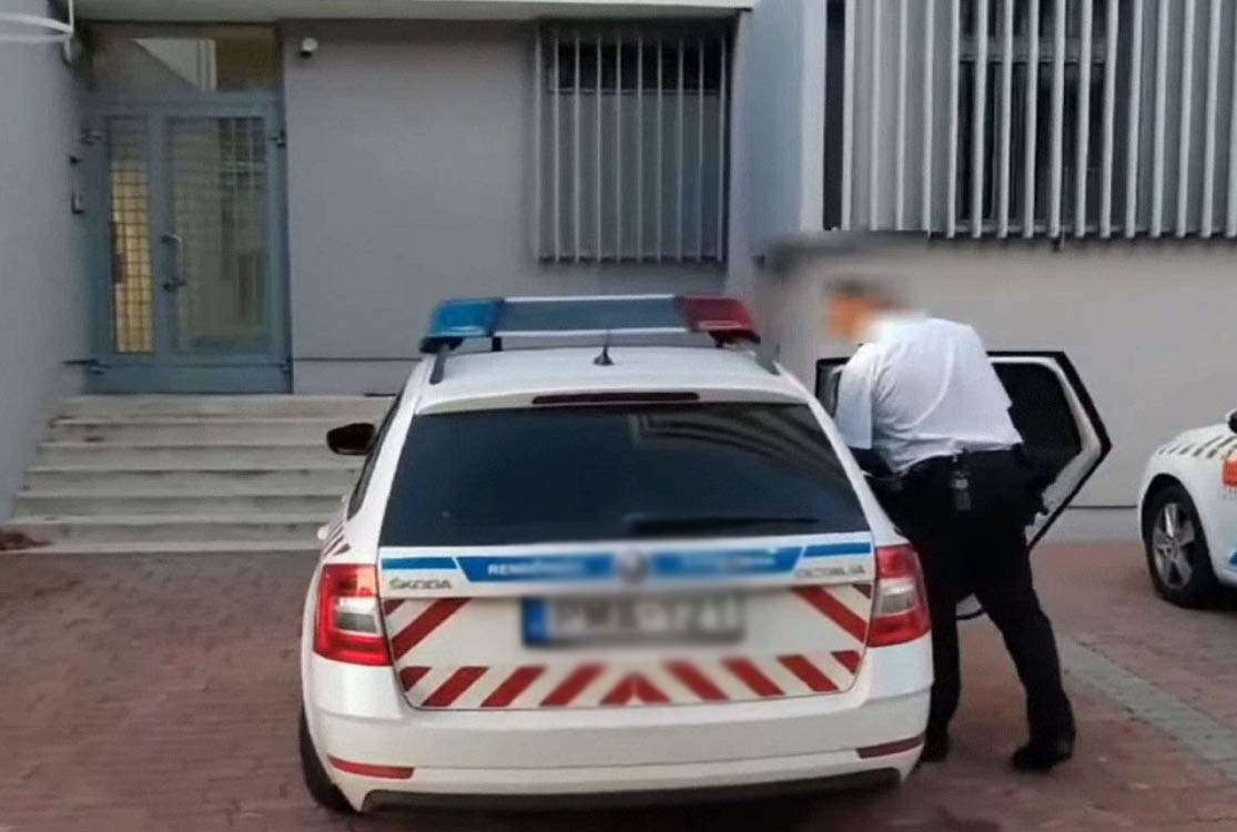 Ez a tizenhét éves nyikhaj fogdosta a lányokat Tapolcán, a nyílt utcán - videó