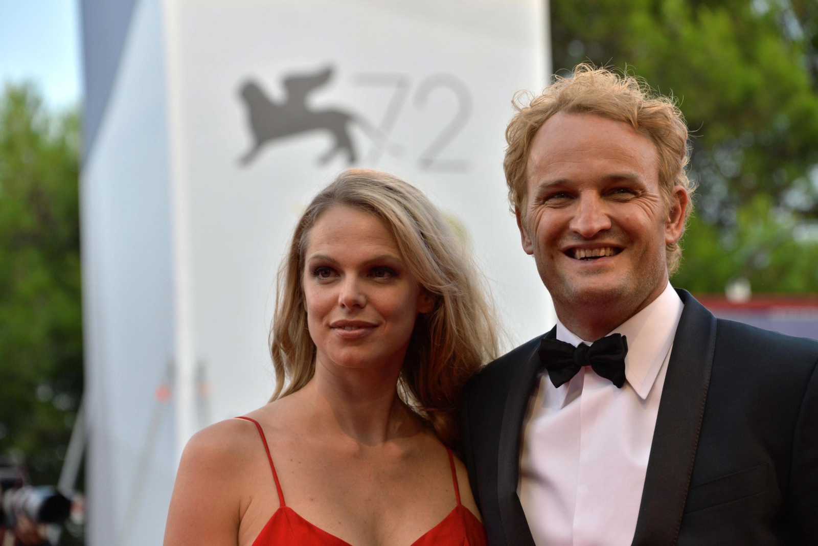Jason Clarke z żoną na premierze