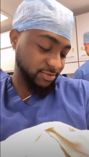 Davido gets the first glimpse of his first son and child with Chioma after birth. [Twitter/iam_davido]