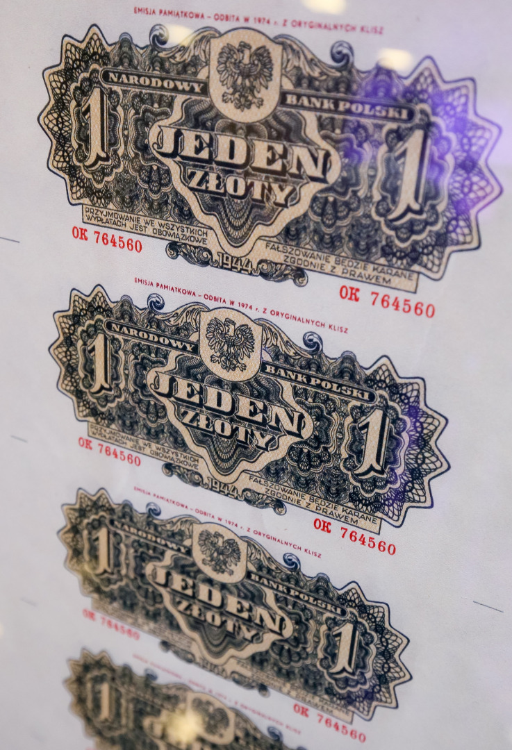 Narodowy Bank Polski powołano już 15 stycznia 1945 roku, na dwa dni przed zajęciem Warszawy przez Armię Czerwoną. Wkrótce przejął on obowiązek emisji nowych powojennych złotych. <BR><BR> Po raz ostatni banknoty z serii lubelskiej zostały wydane w 1974 roku, z oryginalnych matryc, jednak wyłącznie jako papiery pamiątkowe, nie wartościowe.