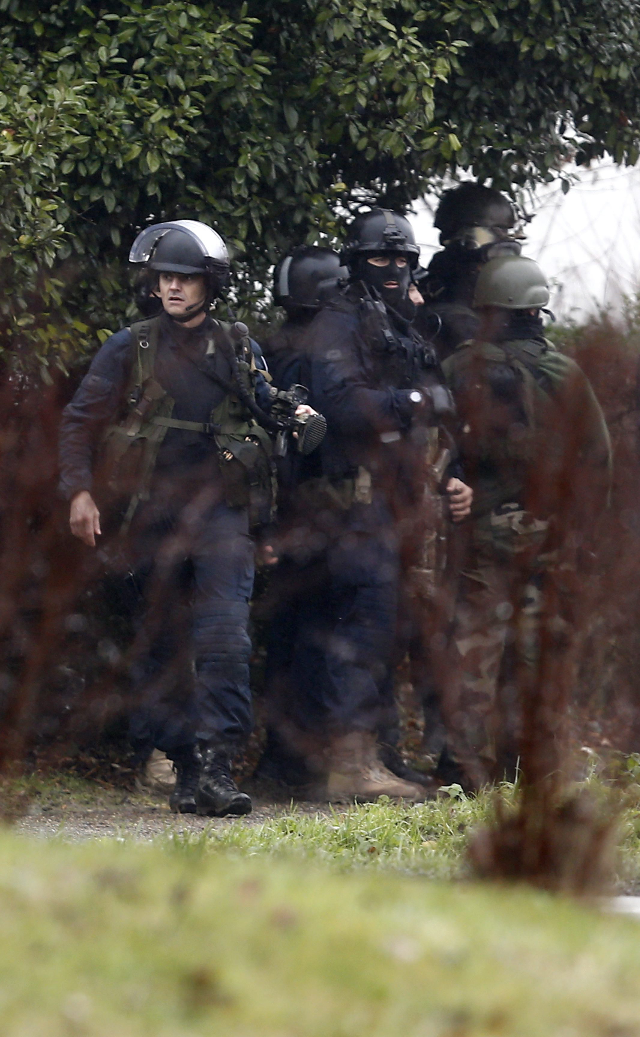 Obława na terrorystów, którzy zaatakowali tygodnik