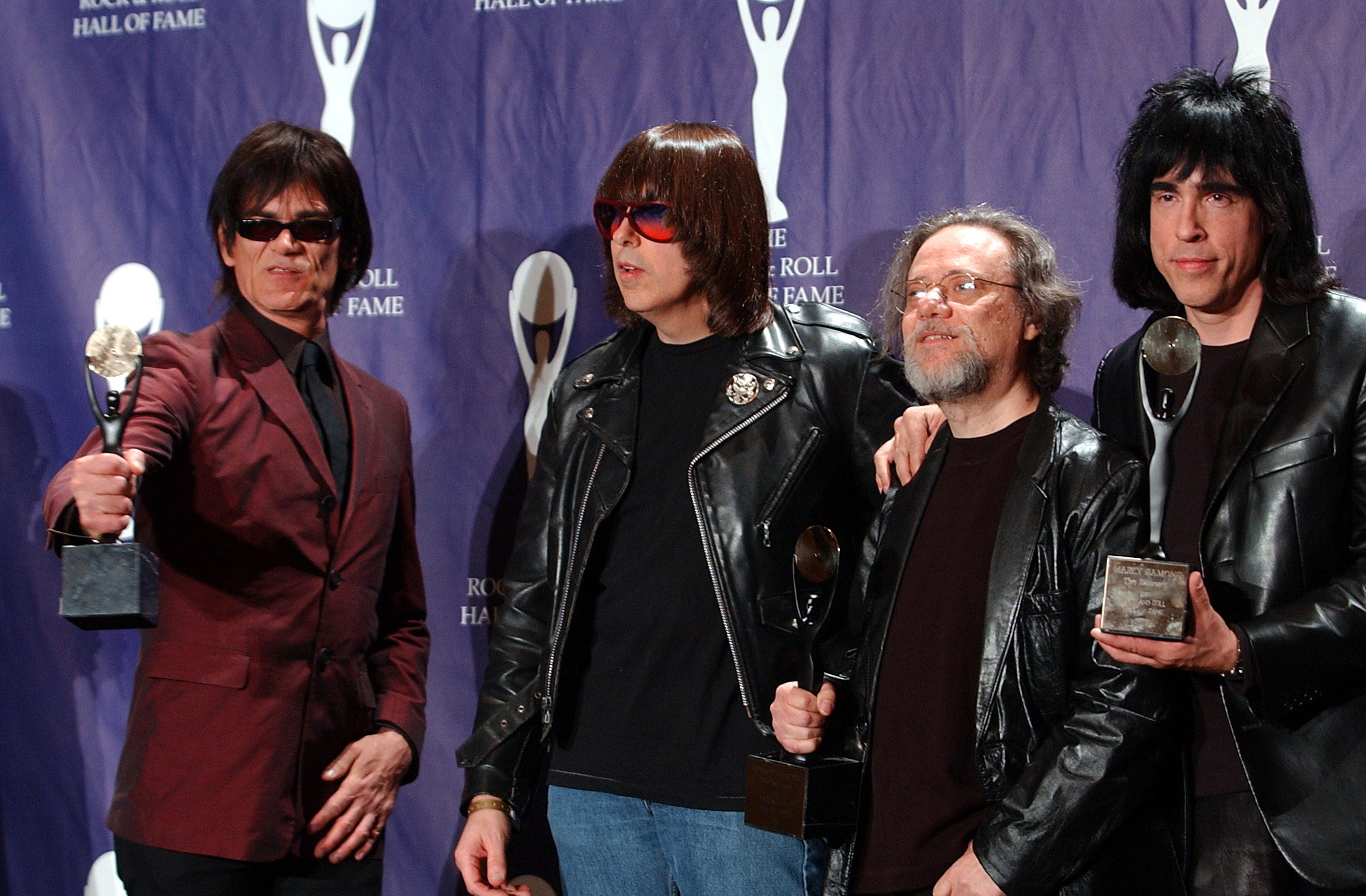 W marcu 2002 roku zespół The Ramones został zaliczony w poczet największych sław muzyki rozrywkowej – Rock and Roll Hall of Fame