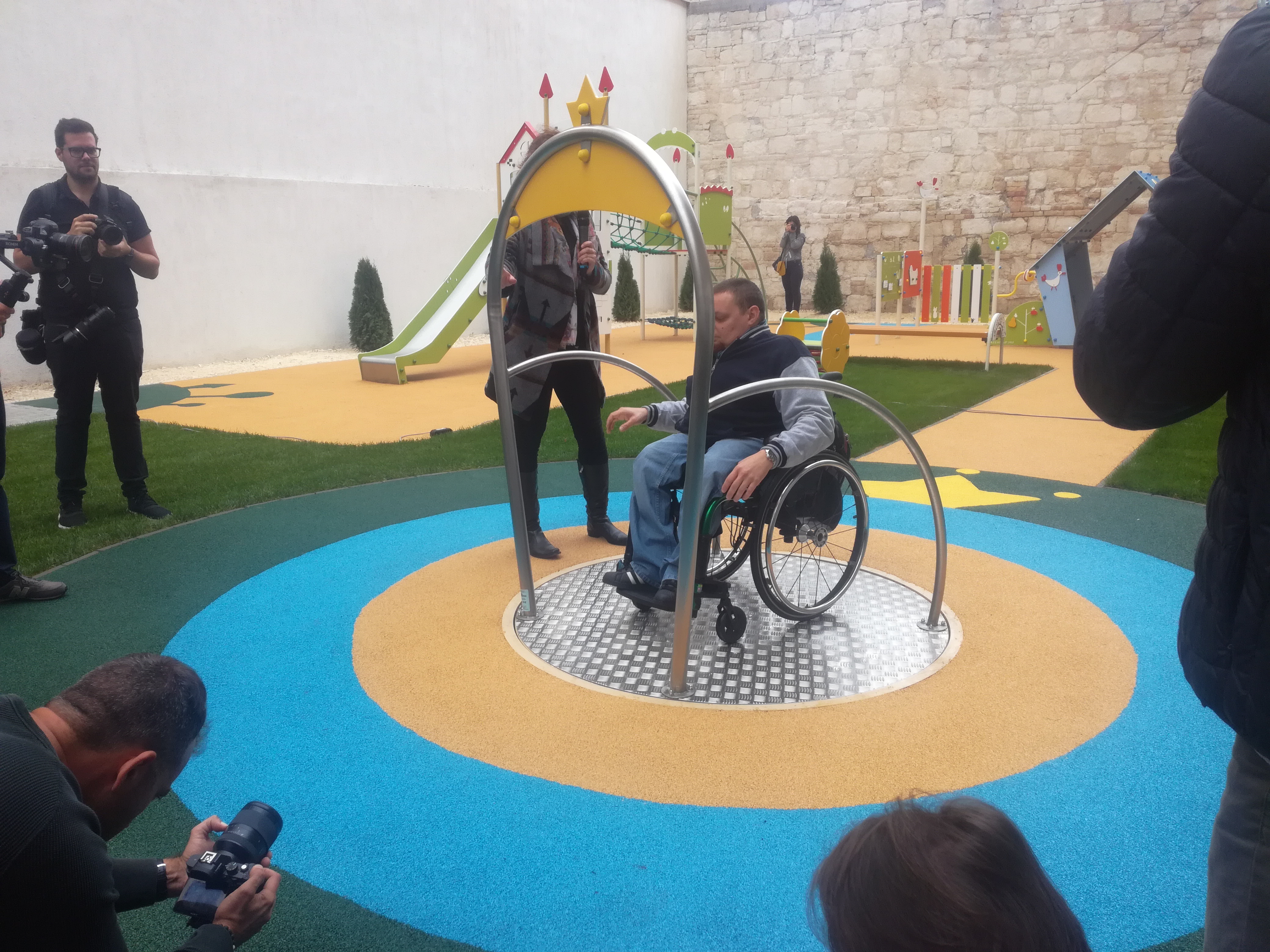 Mesés játszó Józsefvárosban fogyatékkal élő gyerekeknek is - Blikk