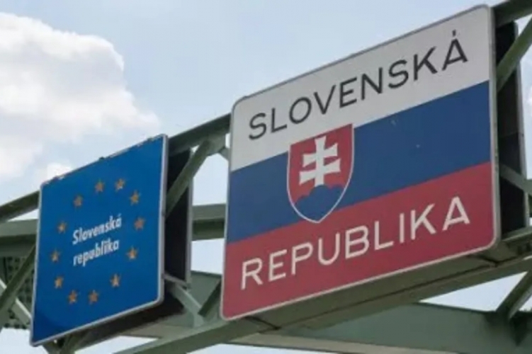 Figyelmeztet a rendőrség: a magyarokat is érintő változás jön a szlovák határátkelőhelyeken