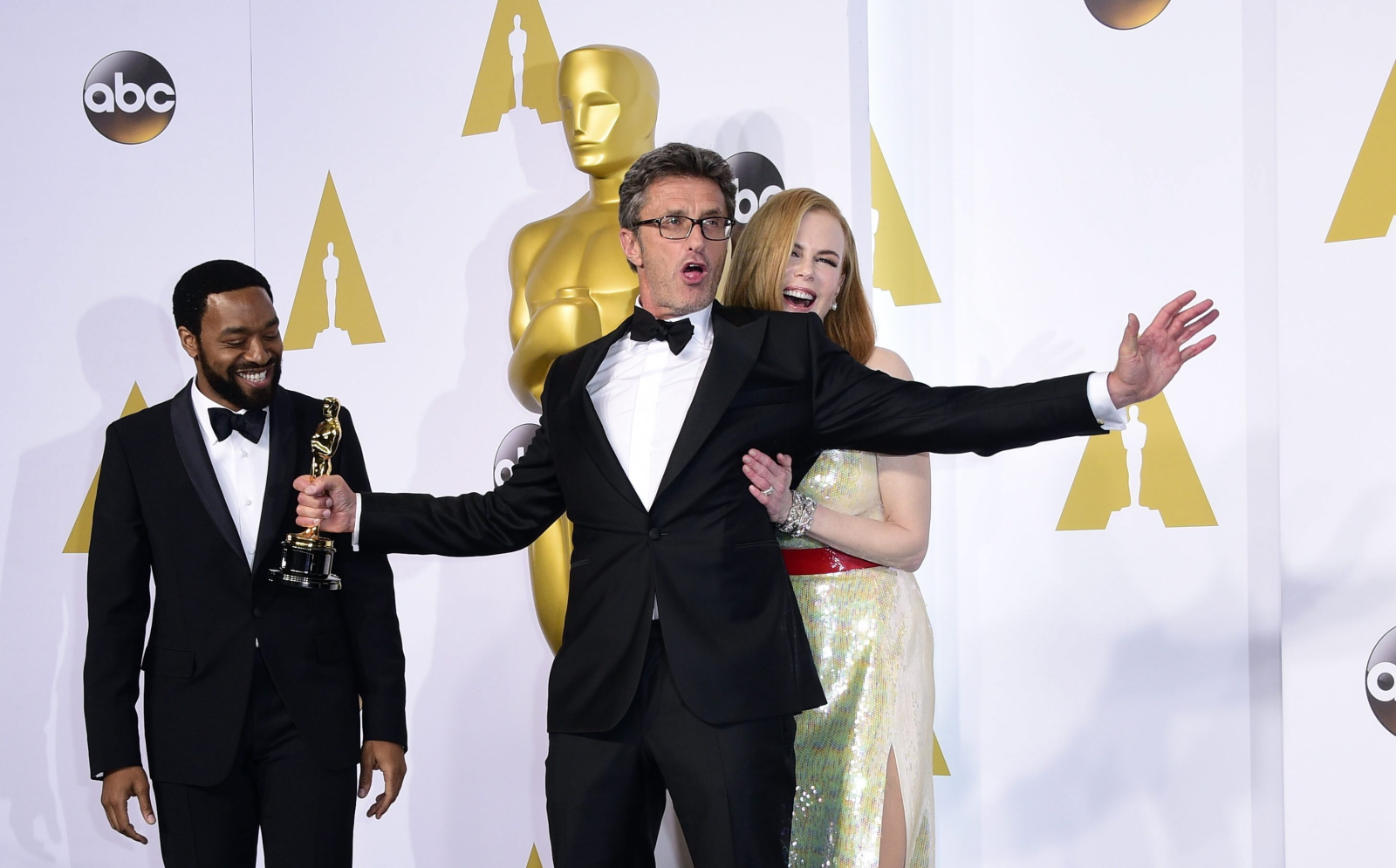 – Jak tu trafiliśmy? – pytał Paweł Pawlikowski odbierając statuetkę Oscara. – Zrobiliśmy czarno-biały film, o potrzebie ciszy, wycofania ze świata, kontemplacji, a tu proszę – znaleźliśmy się w epicentrum hałasu i zainteresowania świata. Fantastyczne. Życie jest pełne niespodzianek – mówił reżyser ze sceny