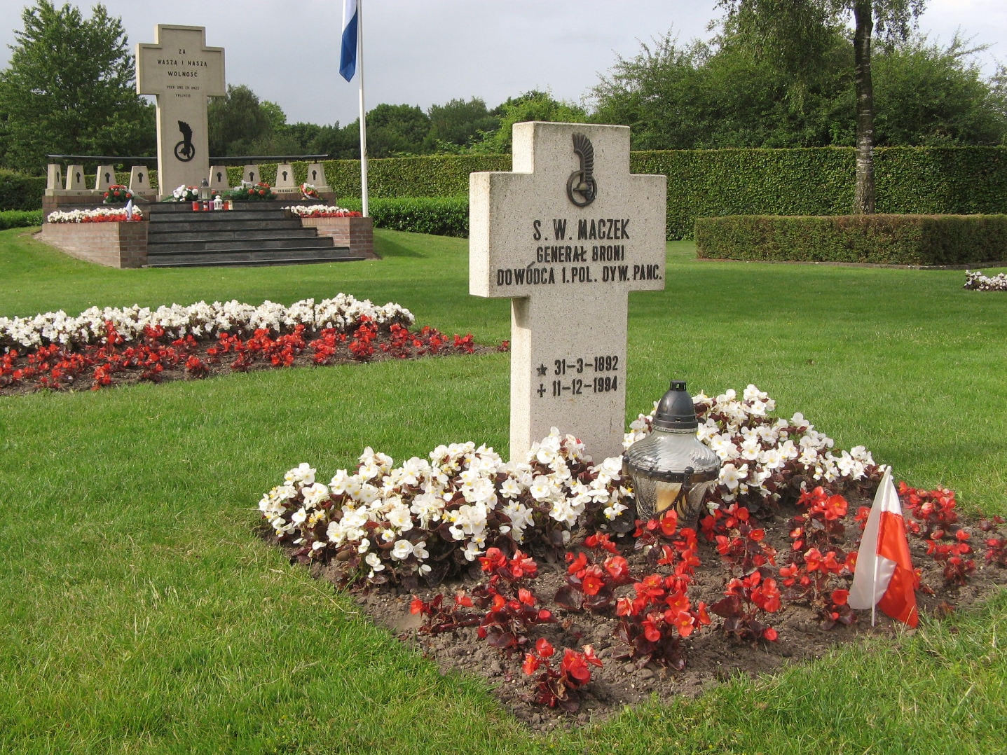 Teraz w promocji gen. Maczka - i to nie tylko lokalnie - pomóc ma także Liberation Route Europe, czyli multimedialny szlak, który ma wieść przez kluczowe miejsca wyzwolenia kontynentu pod koniec II wojny światowej . Jak przekonywała Victoria van Krieken, szefowa fundacji, w ten sposób chce nie tylko promować polskich bohaterów w Holandii, ale też zjednoczyć Europę wokół wspólnych wartości. Projekt realizowany jest także w Wielkiej Brytanii, Holandii, Belgii, Francji, i w Niemczech.