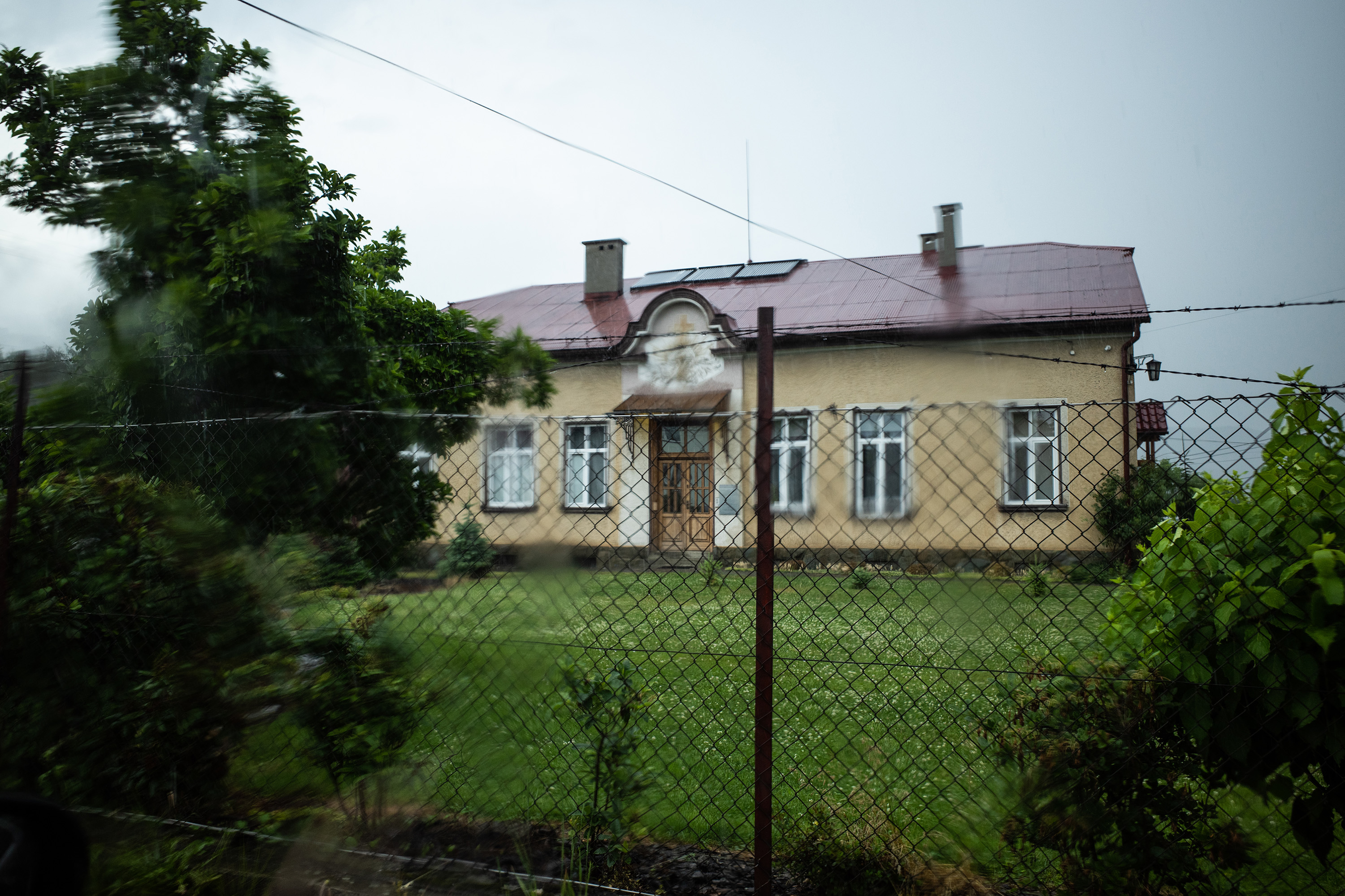 Budynek plebanii, w którym Janusz Szymik był gwałcony przez ks. Wodniaka