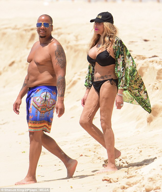According to PageSix, the TV show star had been struggling to keep up with her marriage to Kelvin Hunter which has been embroiled with infidelity accusations. There had been reports of Kelvin Hunter's relationship with his mistress, Sharina Hudson and there have been the rumours of the two welcoming a child together.