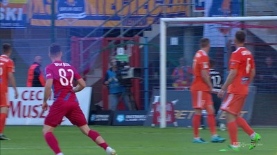 Piast - Bruk-Bet (2:0): Co za gol! Bukata zdjął pajęczynę po bombie z 20 metrów!