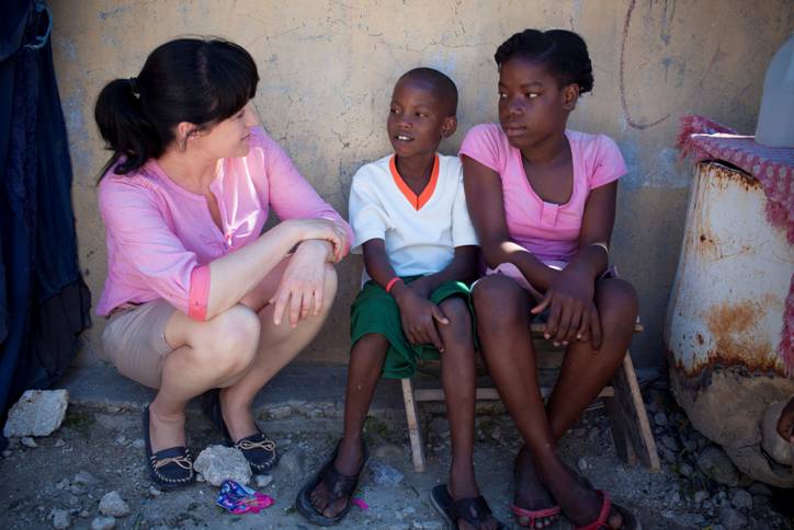 Na Haiti takich współczesnych niewolników jest ponad 300 tys. Źródłem systemu jest bieda i wadliwy system edukacji. Wielu rodziców oddaje dzieci na służbę, wierząc w zapewnienia, że jego nowi opiekunowie opłacą mu szkołę. Wszystkie szkoły są tam bowiem prywatne