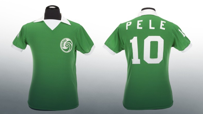 Pele issue on auctions & # x119; more than 2 thousand. personal memory & # x105; teak and Trofa & # XF3, in