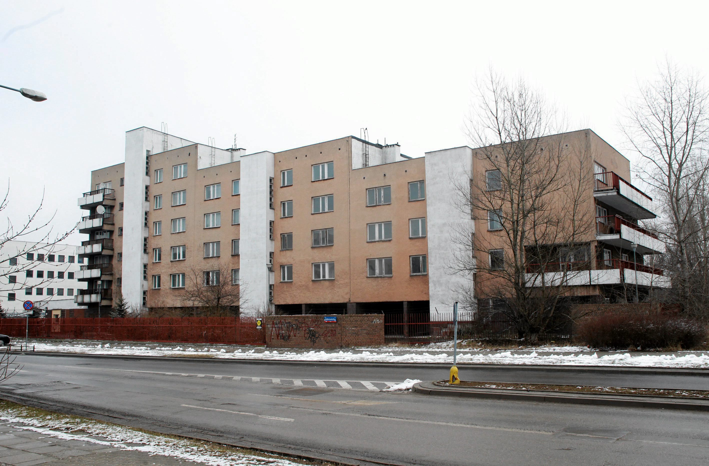 BUDYNKI, ZA KTÓRE ROSJA NIE PŁACI CZYNSZU: Warszawa, ul. Bobrowiecka 2b