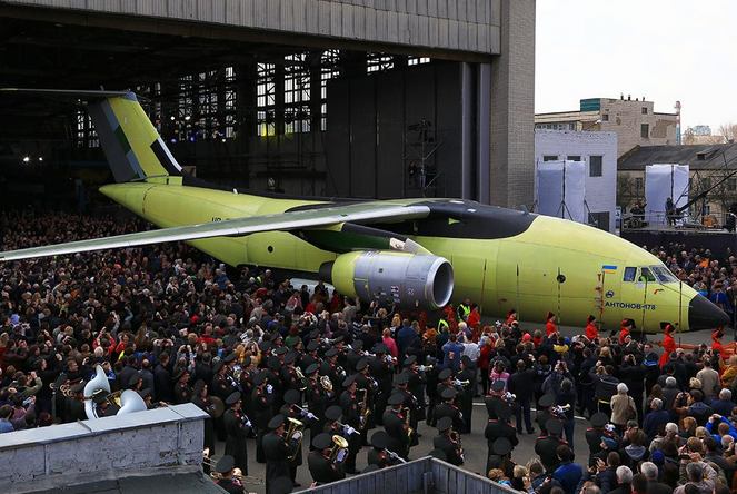 Samolot transportowy An-178