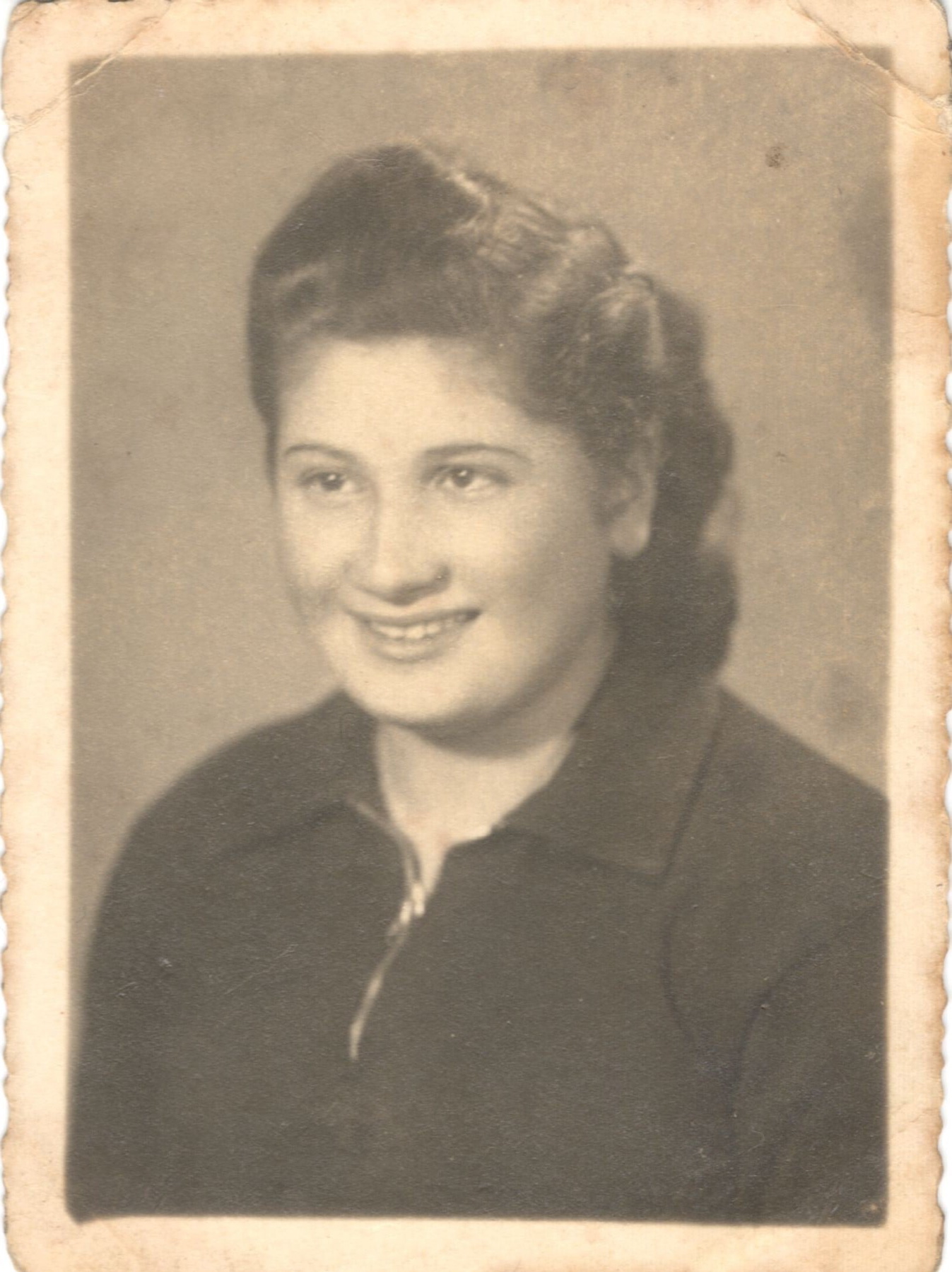 Halina Birenbaum w wieku 17 lat, Warszawa 1946 r.
