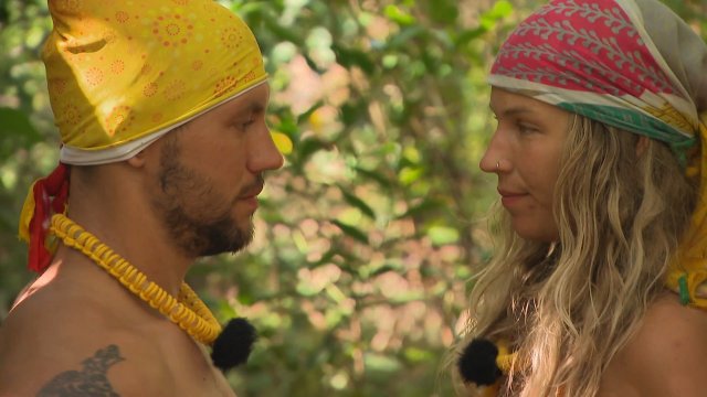 Lebukott a többiek előtt a Survivor szerelmespárja, Zsombor teljesen kiakadt rájuk: "Itt vagytok ketten és hülyének néztek mindenkit..." – videó