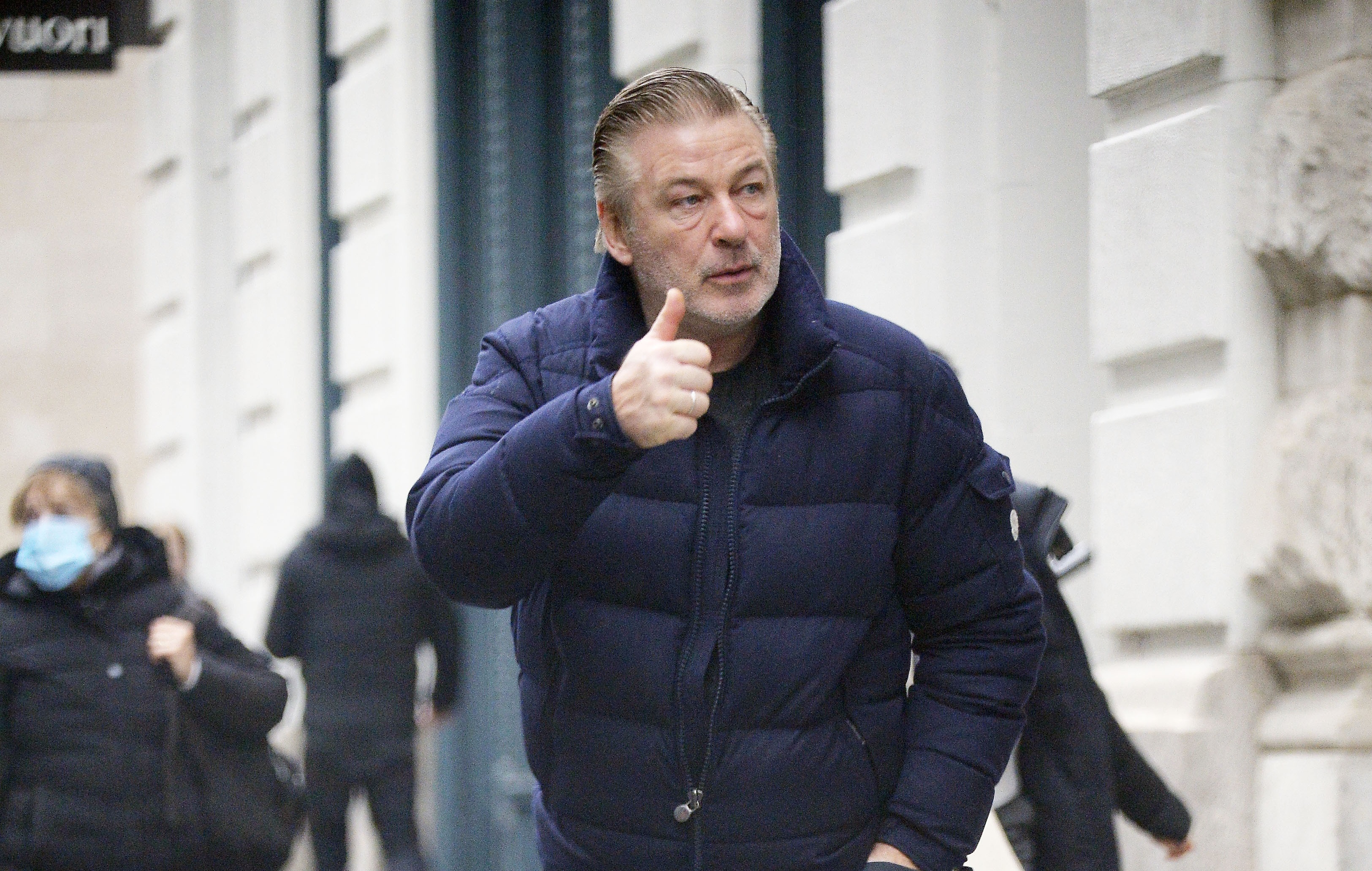 Alec Baldwin ártatlannak vallotta magát: ilyen feltételeket szabott ki rá a bíróság