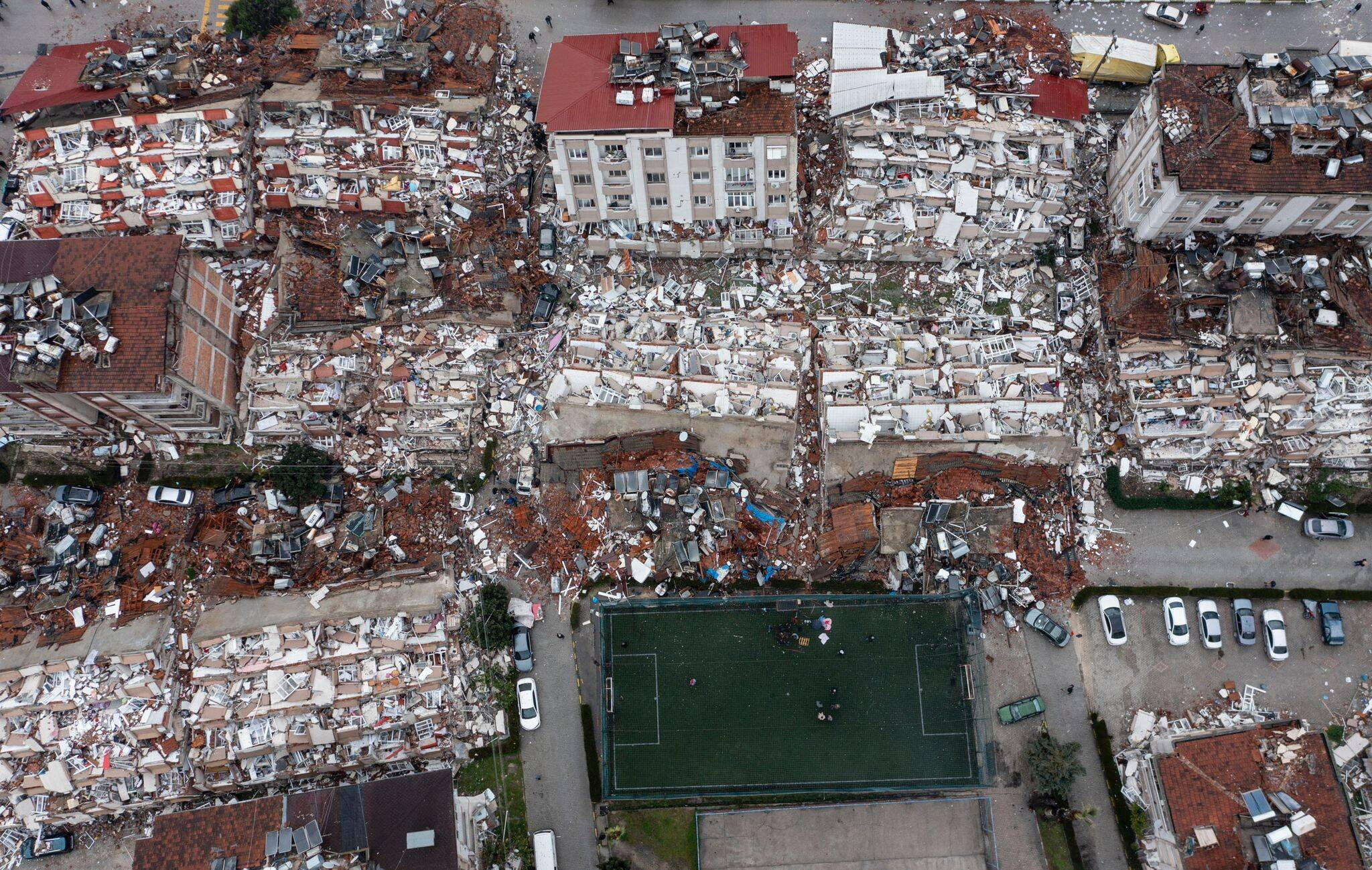 Zrujnowane budynki w Hatay w południowej Turcji po trzęsieniu ziemi 6 lutego 2023 r.