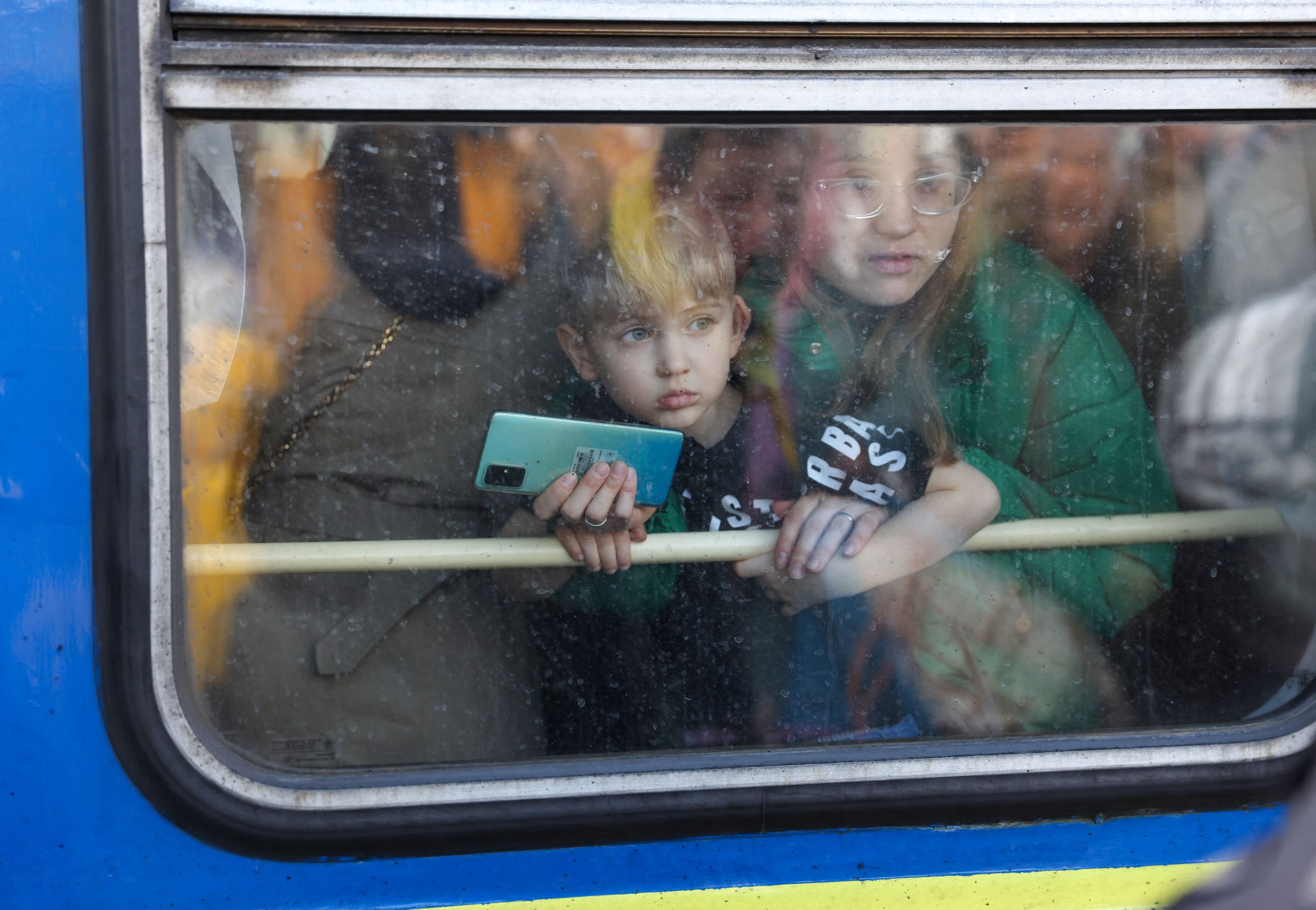 Mieszkańcy Kijowa podczas ewakuacji do Lwowa, 25 lutego 2022 r.