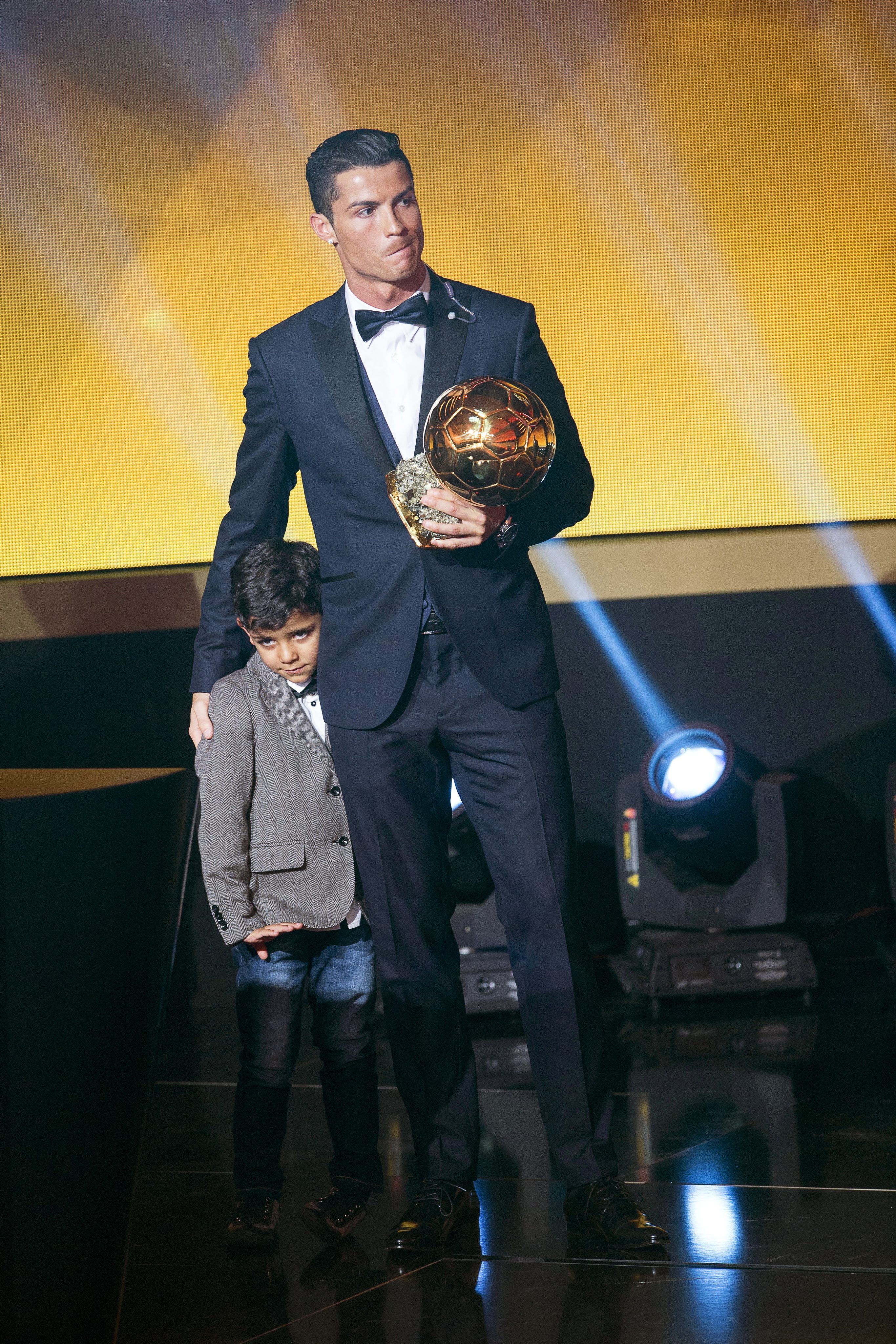 Cristiano Ronaldo Złotą Piłkę FIFA odbierał w asyście rodziny