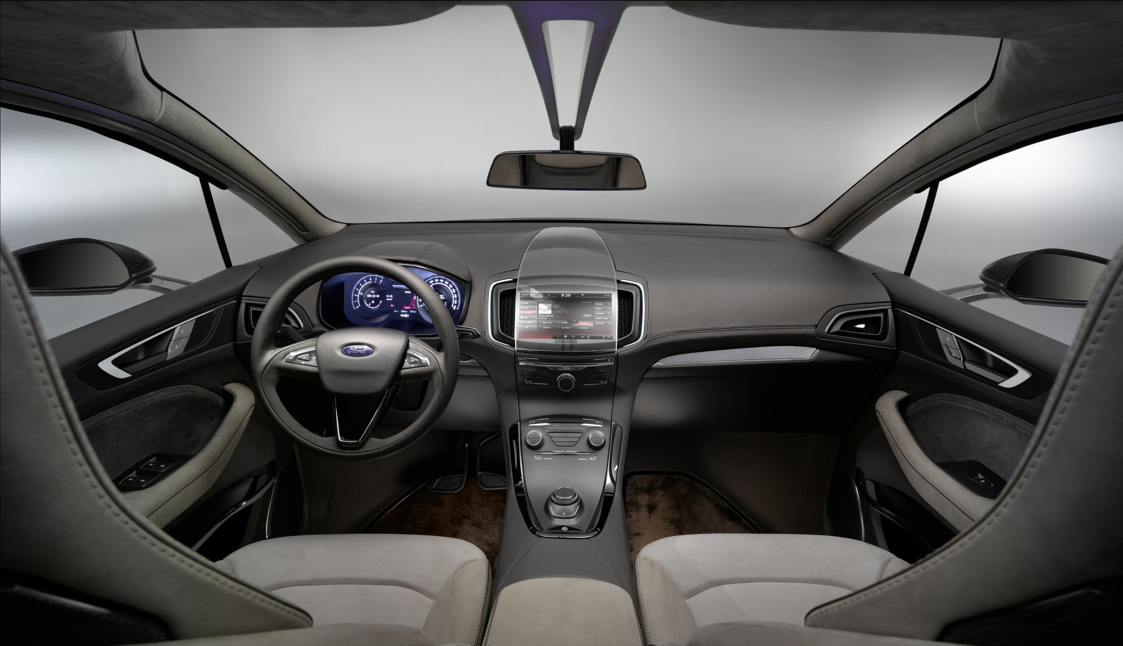 Prototypowy ford s-max concept kształtem przypomina model pierwszej generacji. Jednak stylistycznie to zupełnie inna bajka - projektanci mówią o kolejnym poziomie języka stylistycznego Forda...
