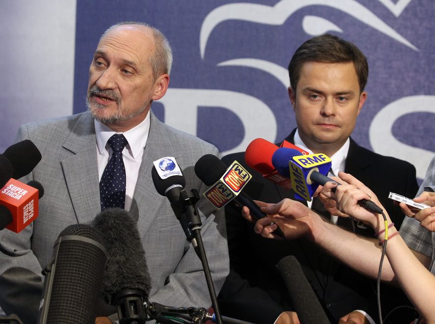Na szczycie rankingu najgorszych posłów: Adam Hofman, a tuż za nim Antoni Macierewicz, obaj z PiS